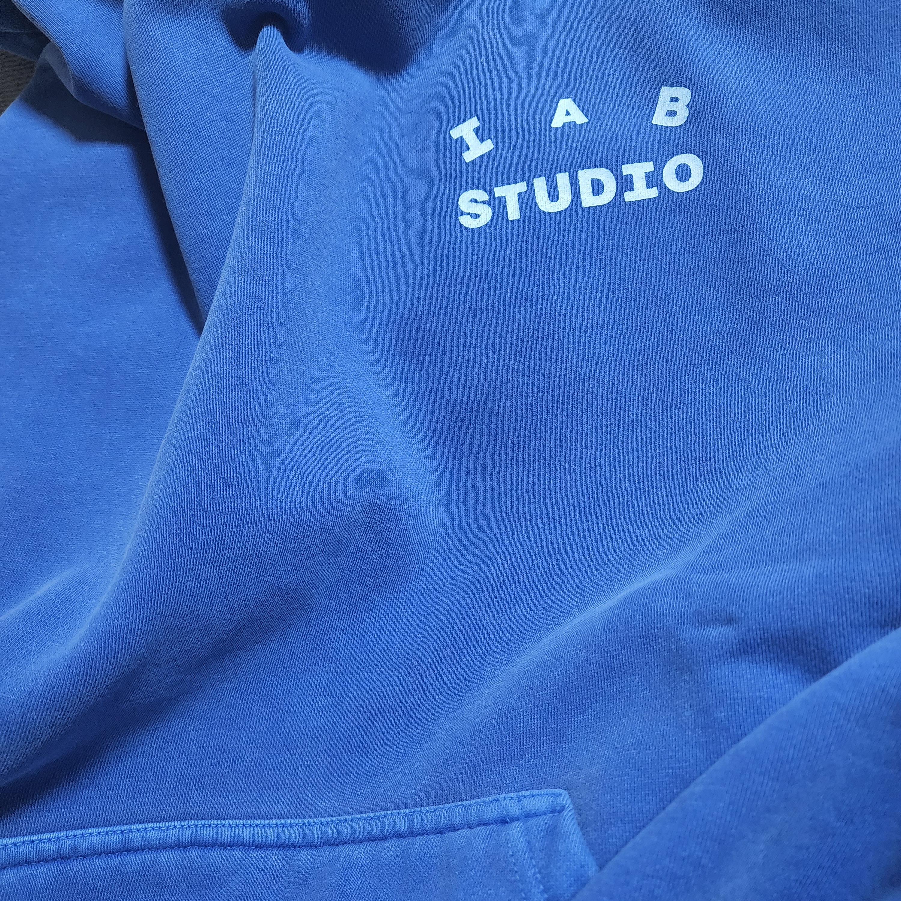 IAB Studio Pigment Hoodie Royal Blue - 22FW 착용 스타일 - 3