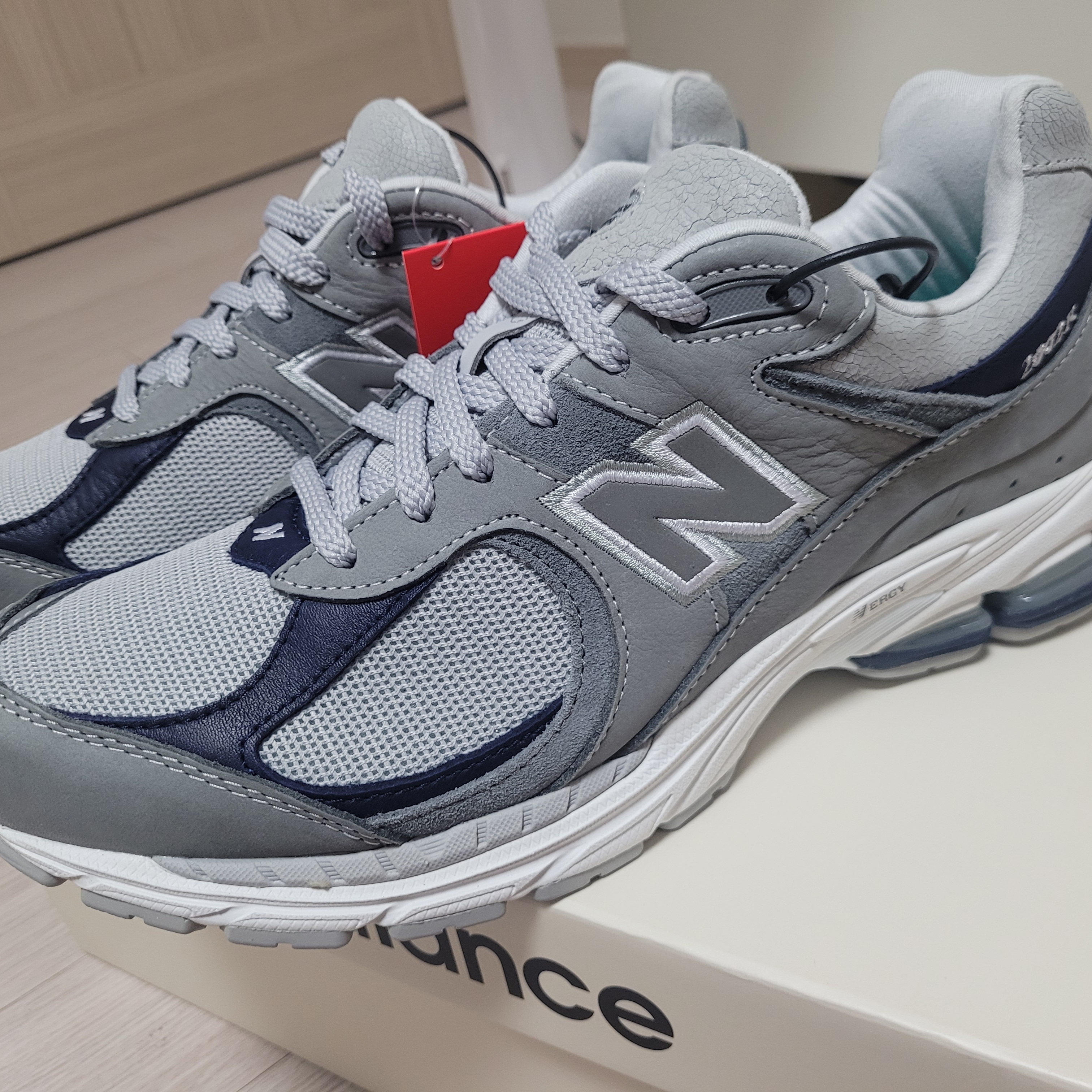 New Balance x Thisisneverthat 2002R 2022 Downtown Run 착용 스타일