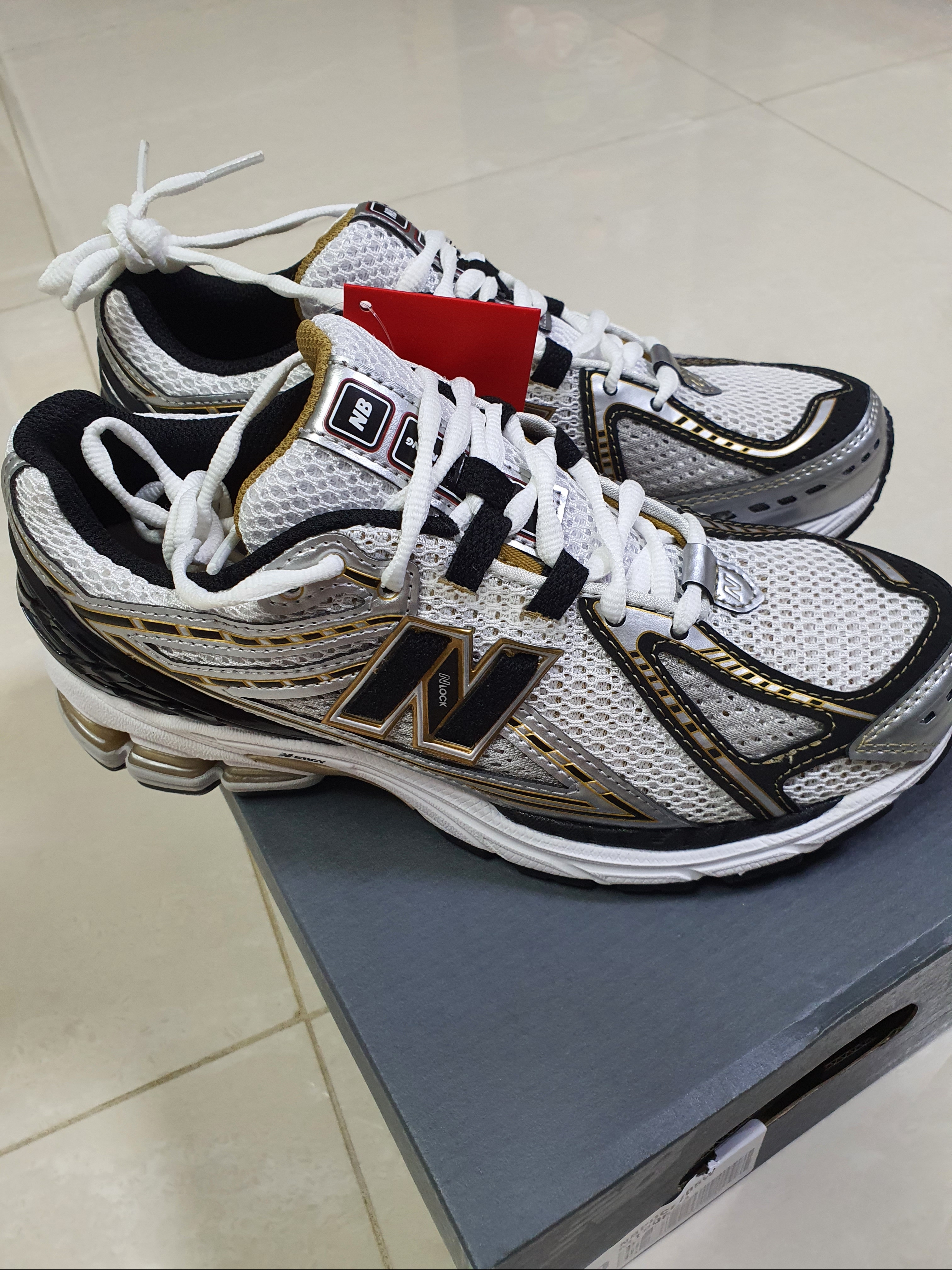 New Balance 1906R White Gold 착용 스타일 - 2