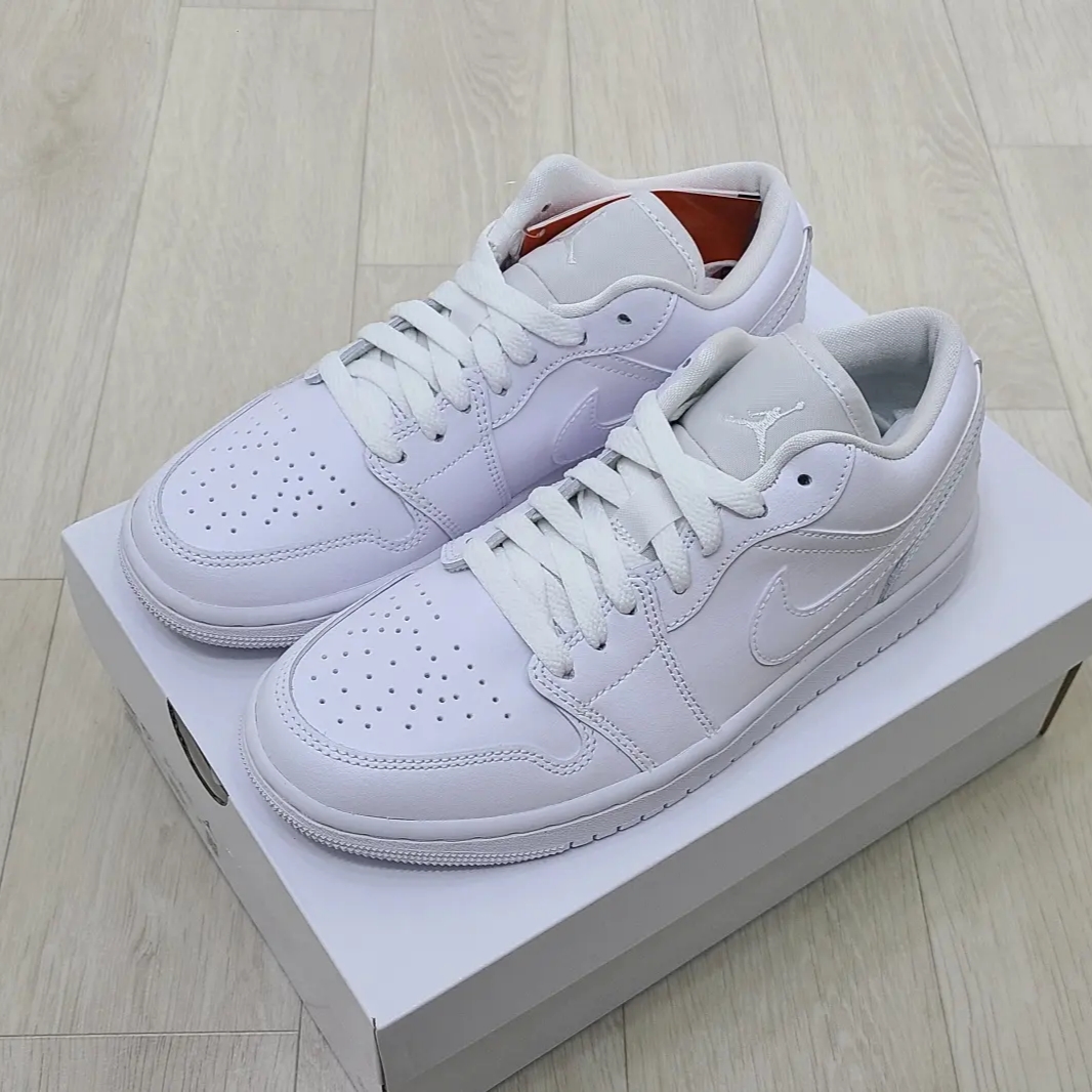 (W) Jordan 1 Low Triple White 2022 착용 스타일 - 2