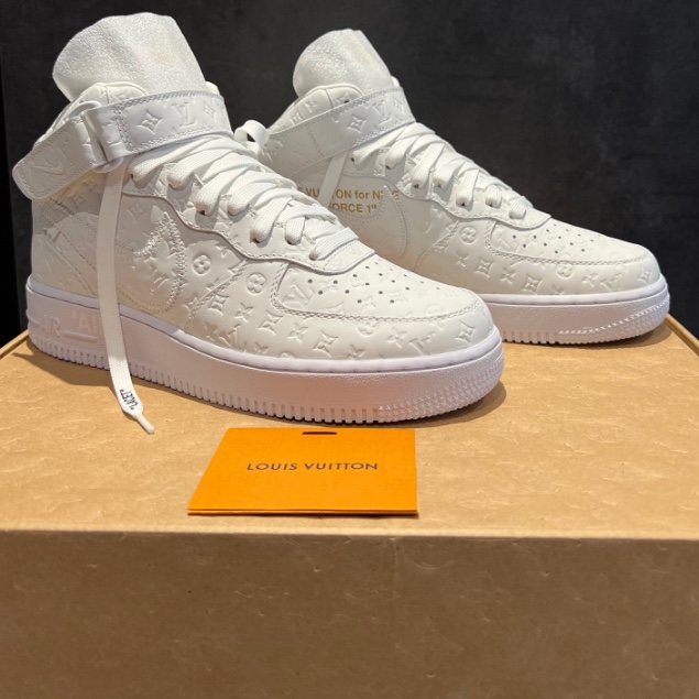 Louis Vuitton x Nike Air Force 1 Mid by Virgil Abloh White 착용 스타일