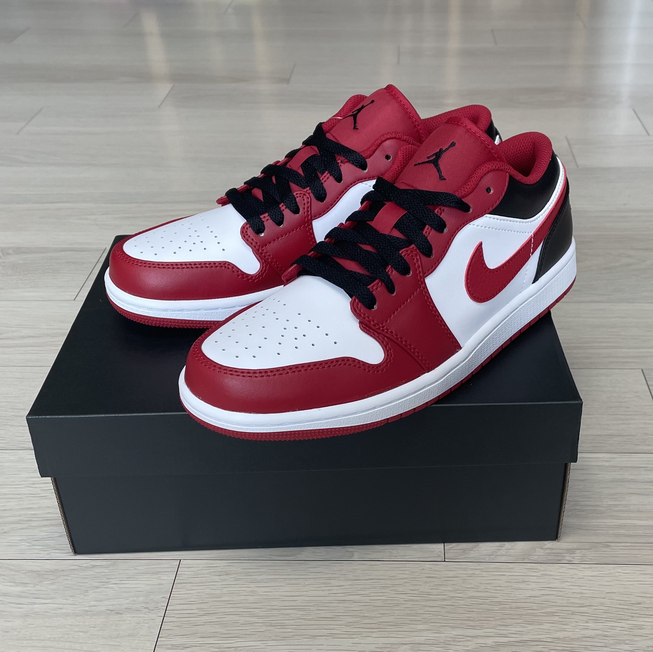 Jordan 1 Low White Gym Red Black 착용 스타일
