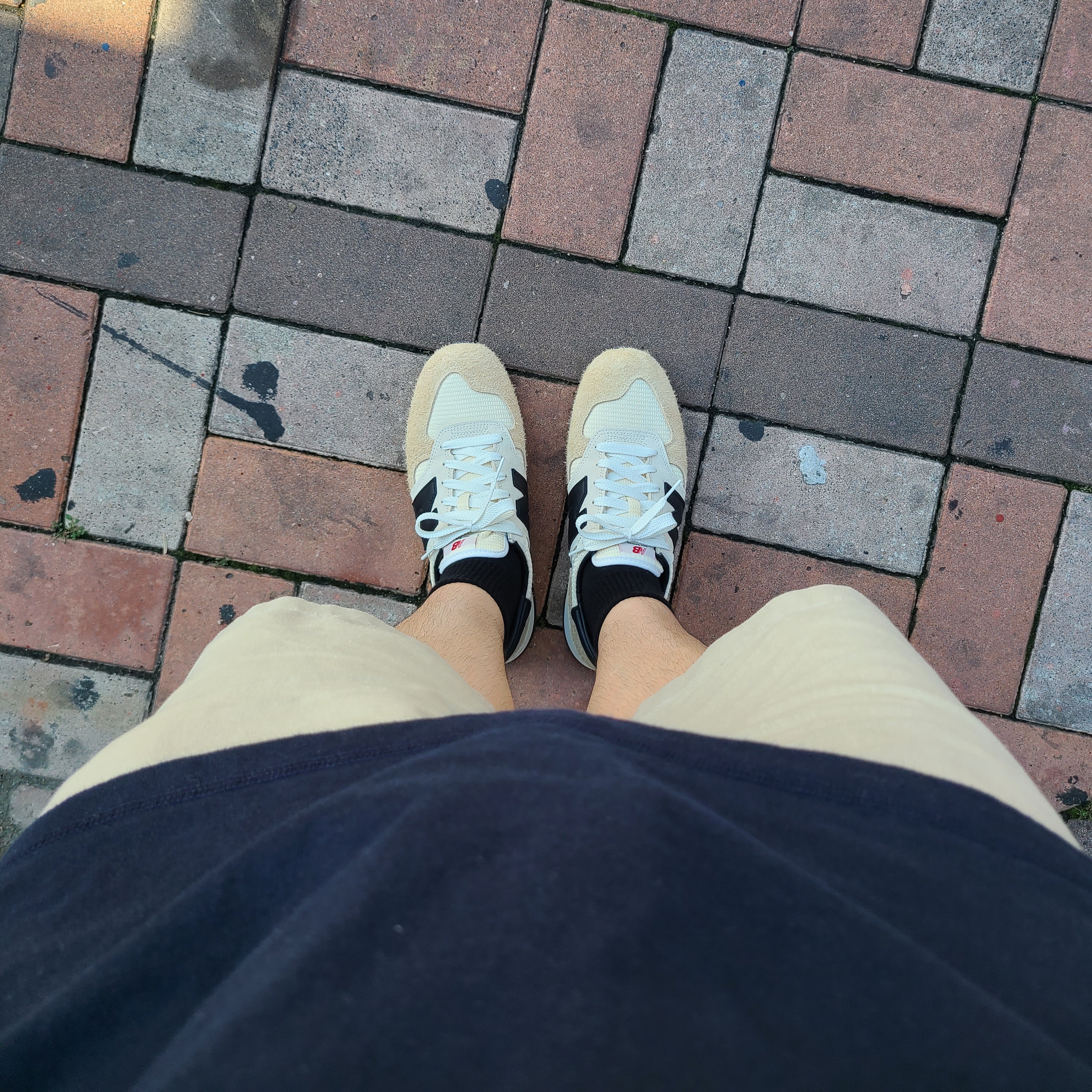New Balance 990v1 Made in USA Incense Macadamia Nut 착용 스타일