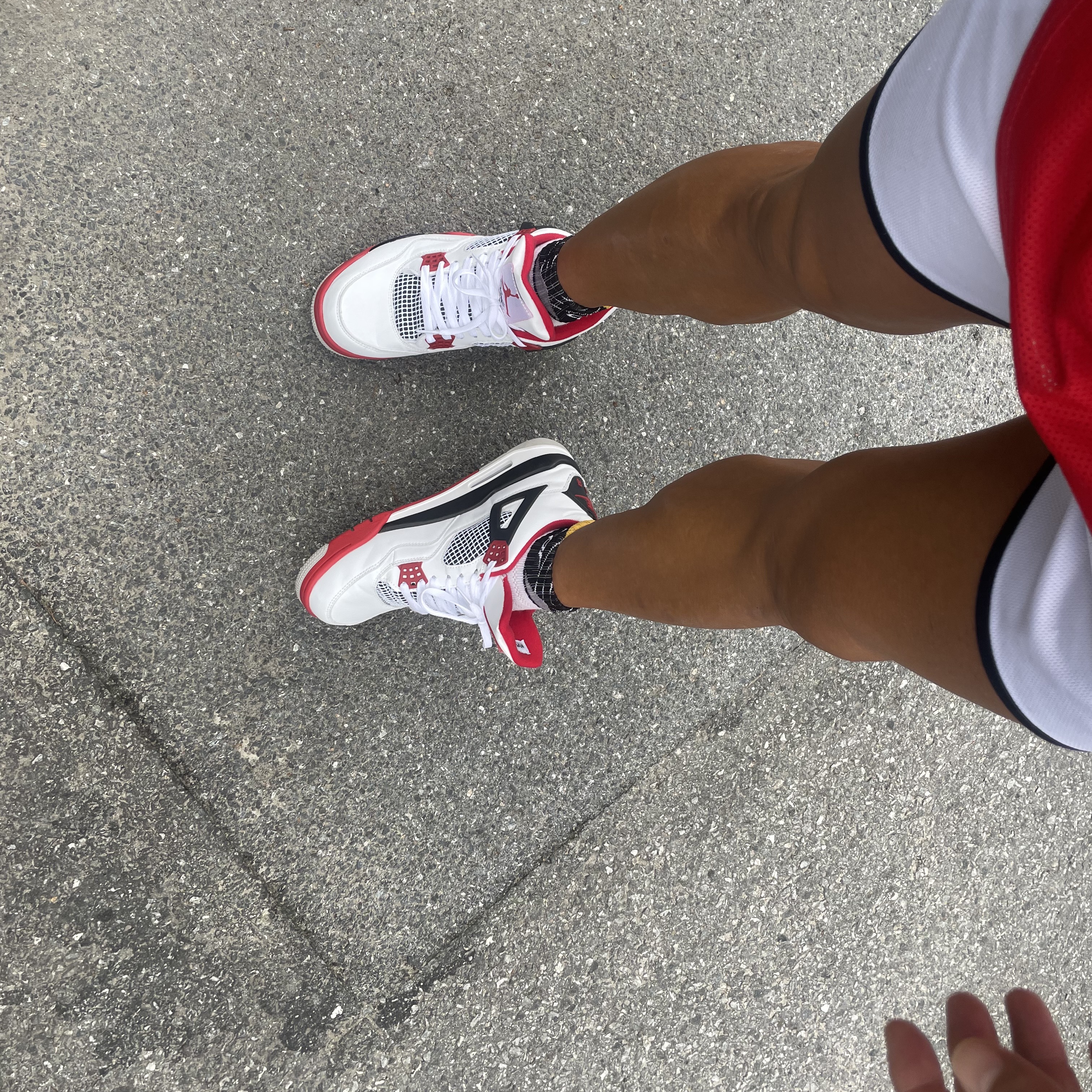 Jordan 4 Retro OG Fire Red 2020 착용 스타일 - 3