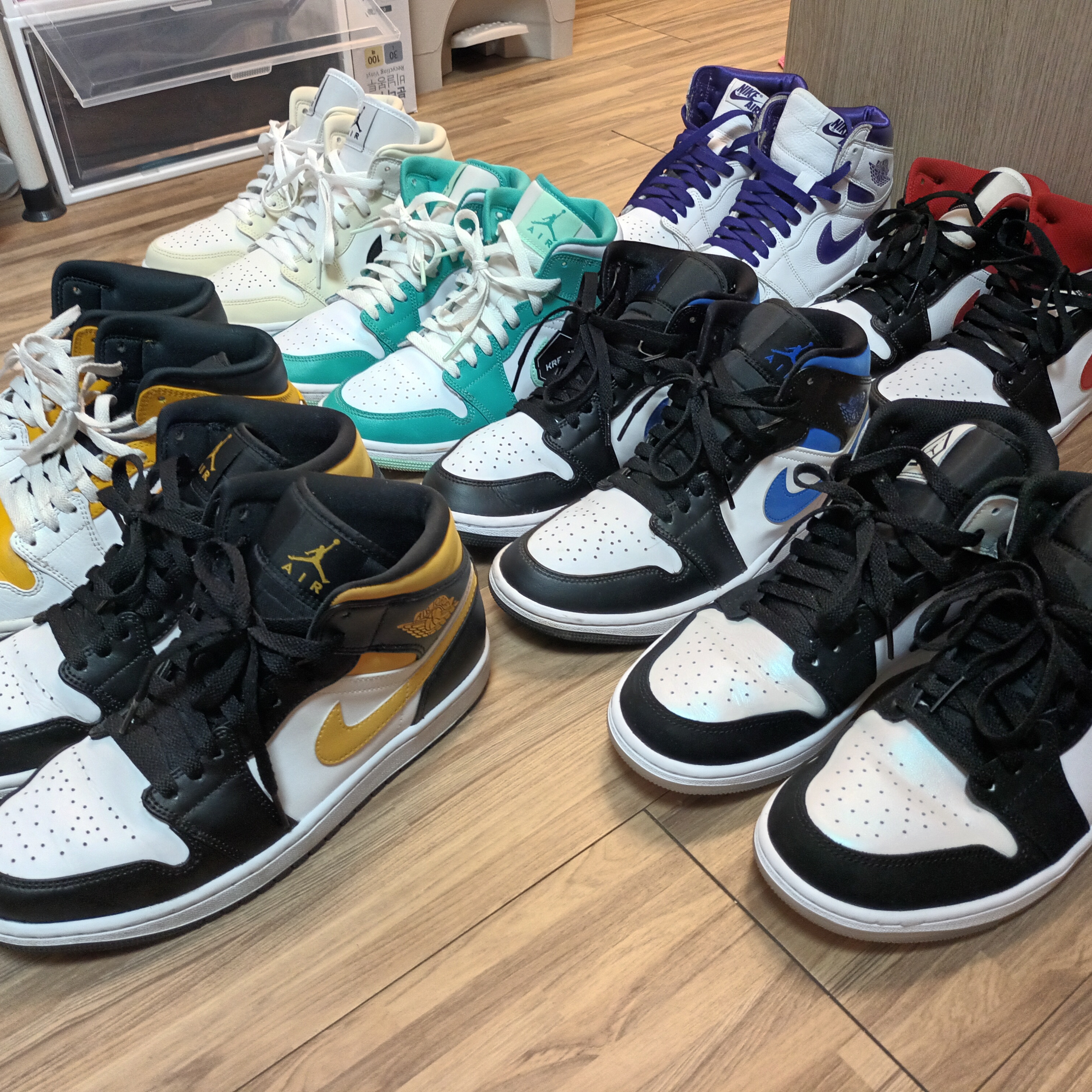 Jordan 1 Mid Racer Blue, Jordan 1 Mid Gym Red Black White 착용 스타일 - 1