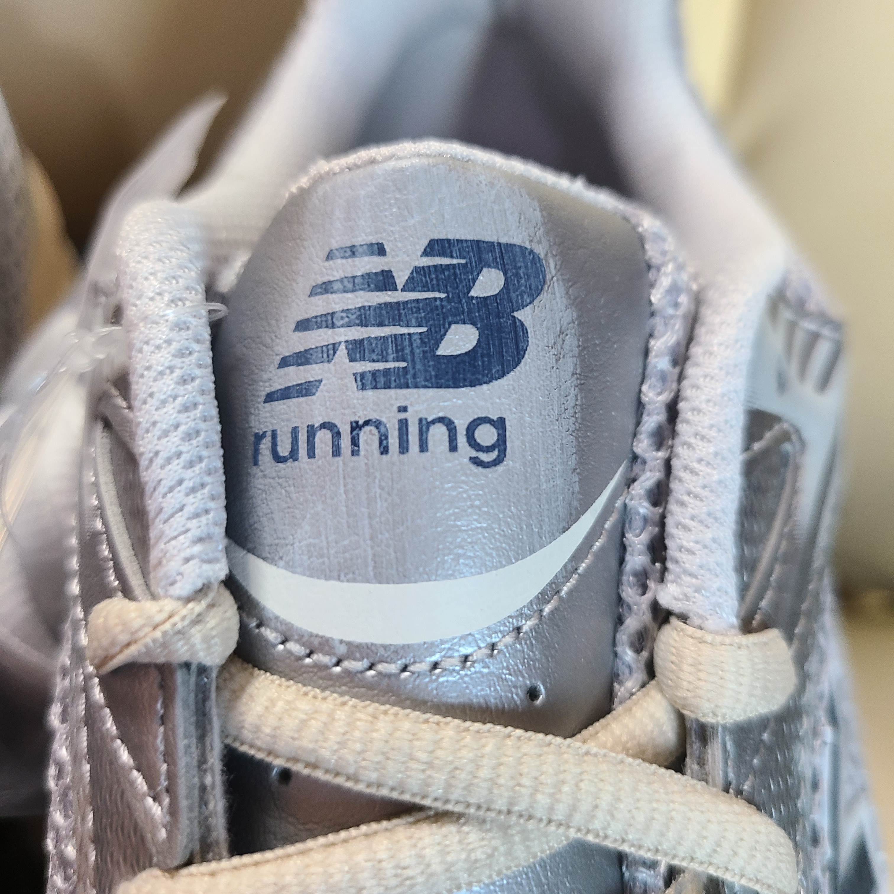 New Balance 530 Vintage Metallic Silver 착용 스타일 - 4