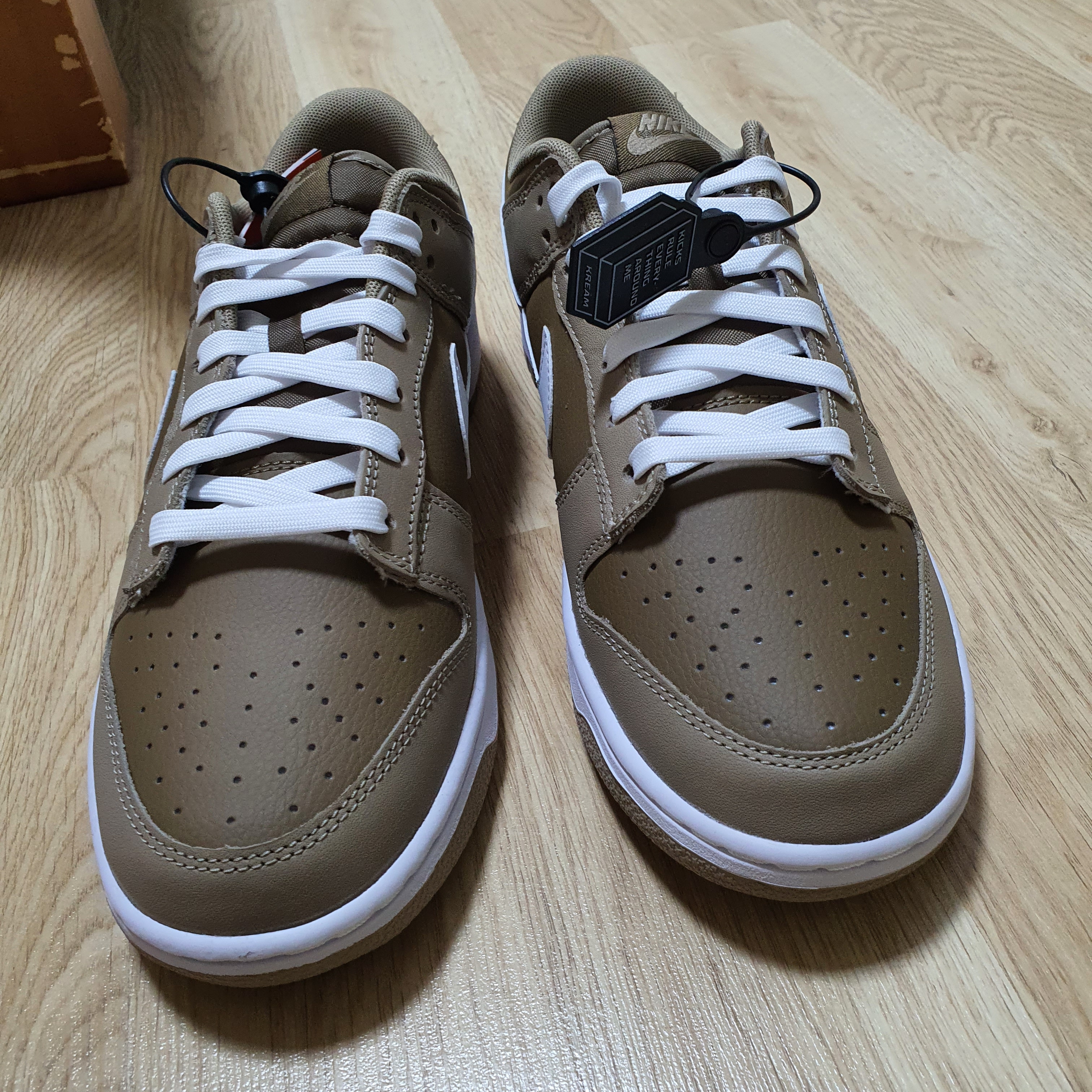 Nike Dunk Low Retro Khaki Hazel Rush 착용 스타일 - 2