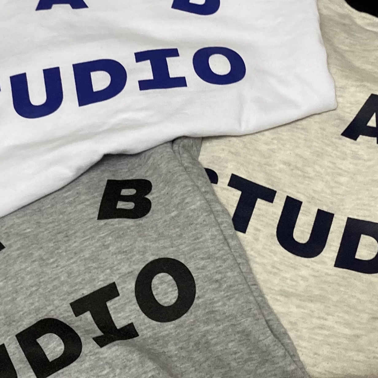 IAB Studio T-Shirt White Navy - 22FW, IAB Studio Long Sleeve Gray 착용 스타일