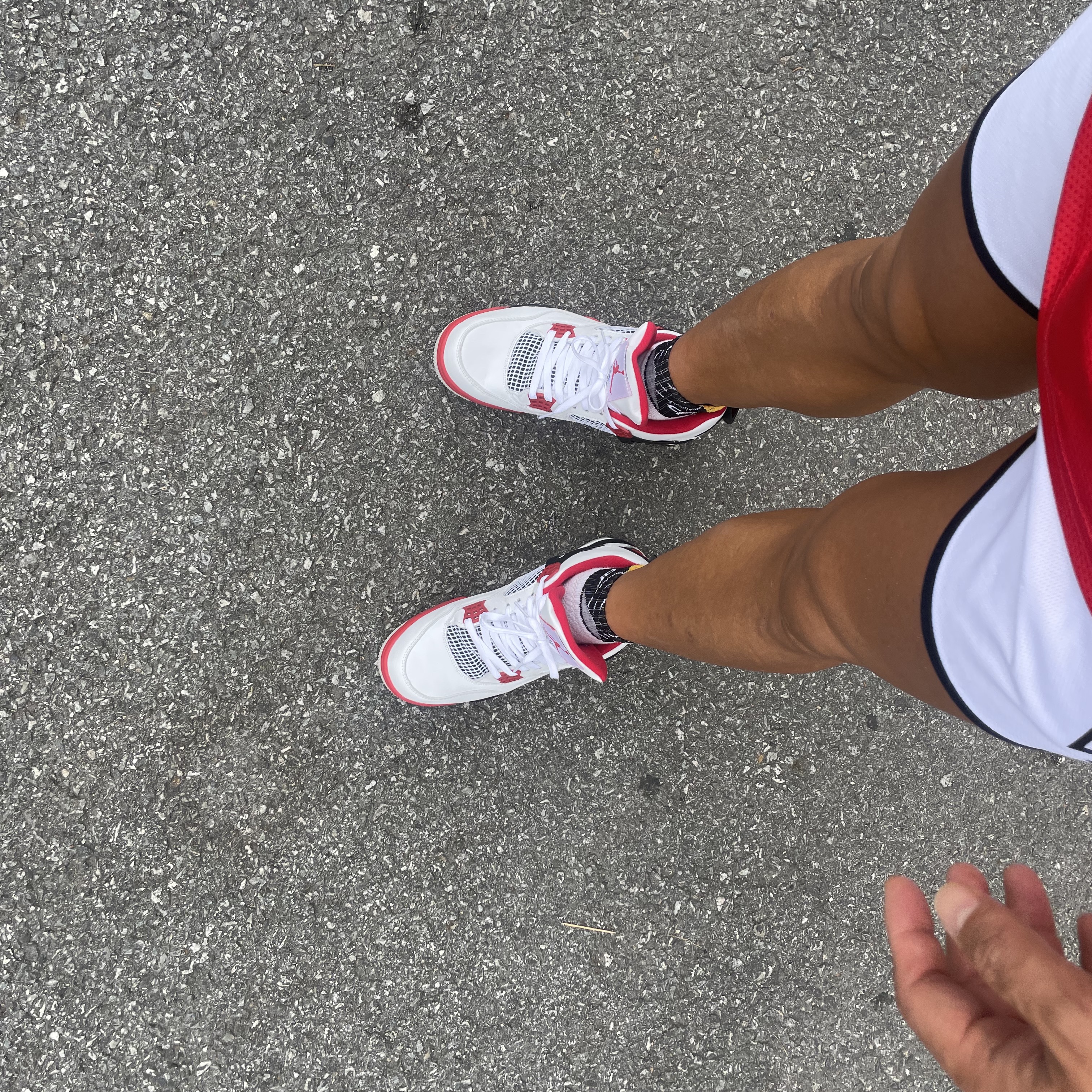 Jordan 4 Retro OG Fire Red 2020 착용 스타일 - 5