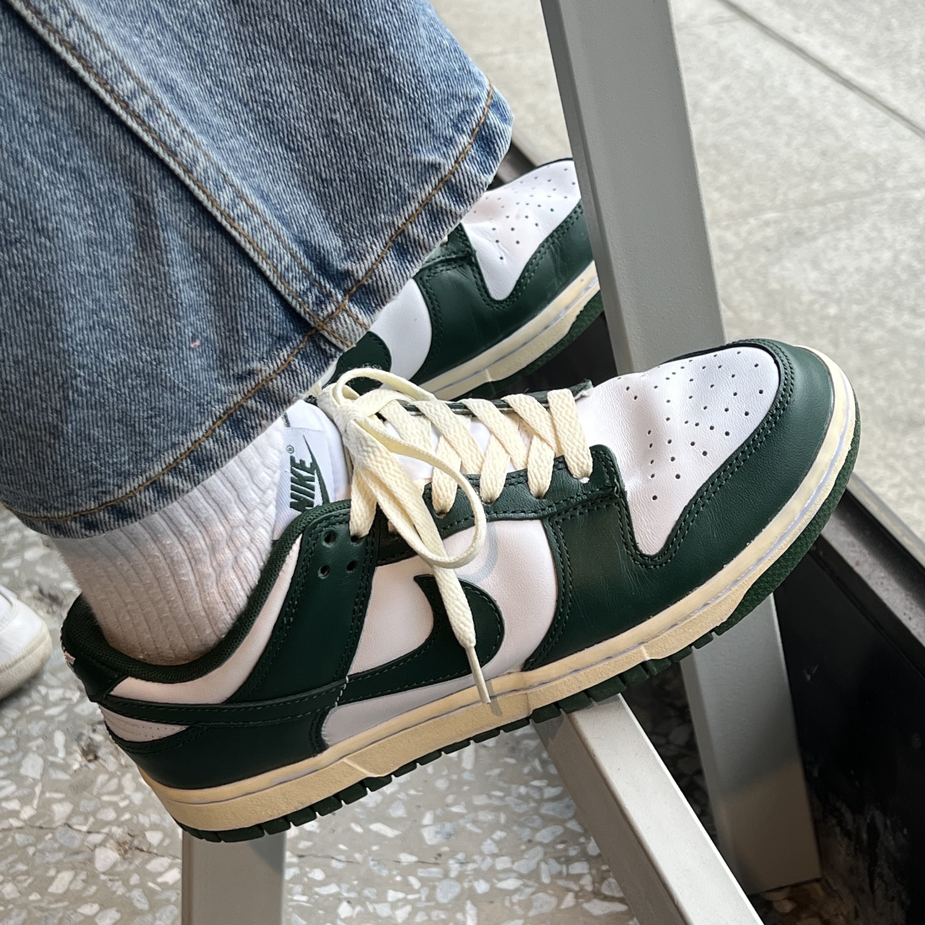 Nike Dunk Low Retro Varsity Green 착용 스타일 - 3