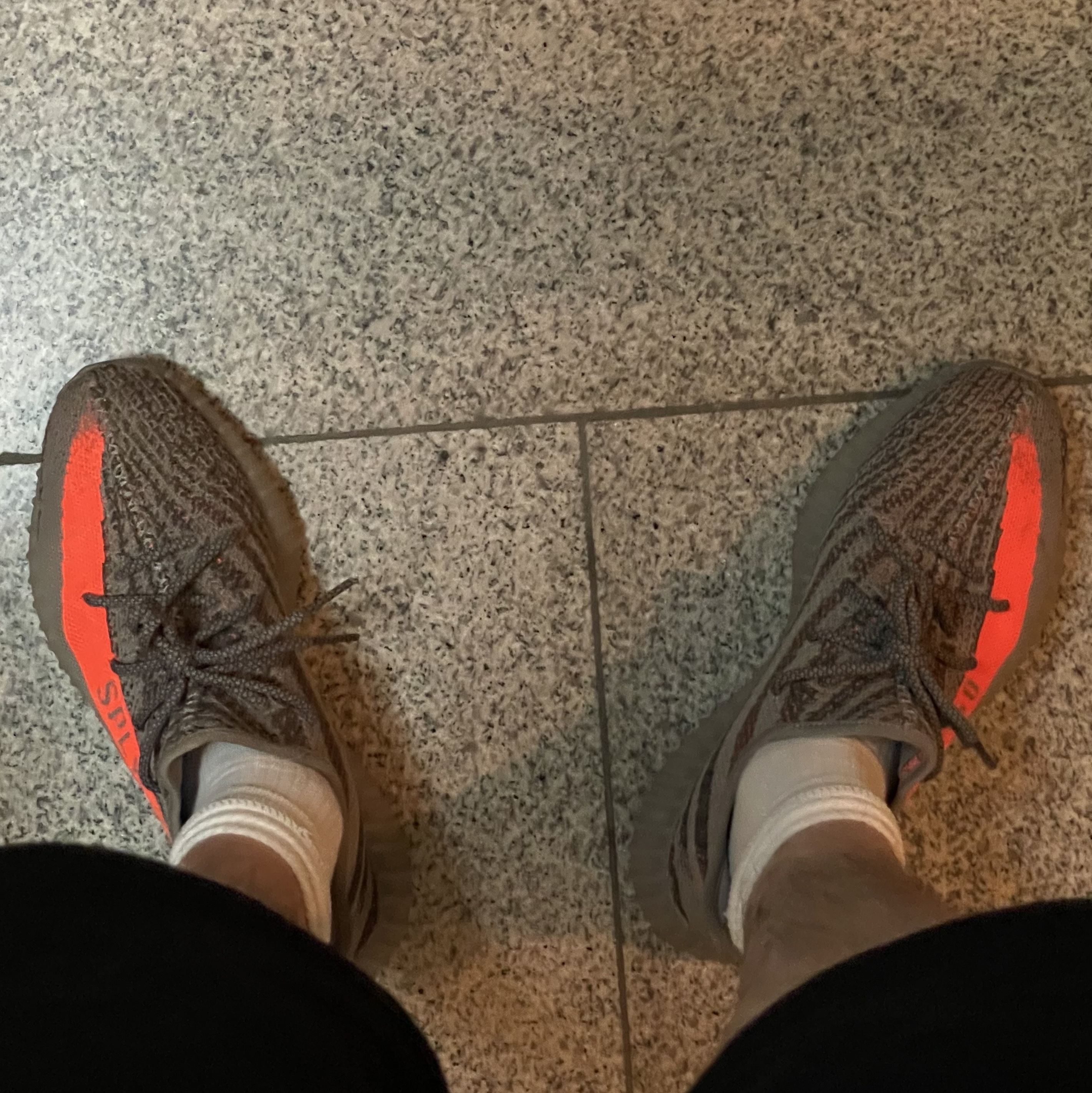 Adidas Yeezy Boost 350 V2 Beluga - Reflective 착용 스타일