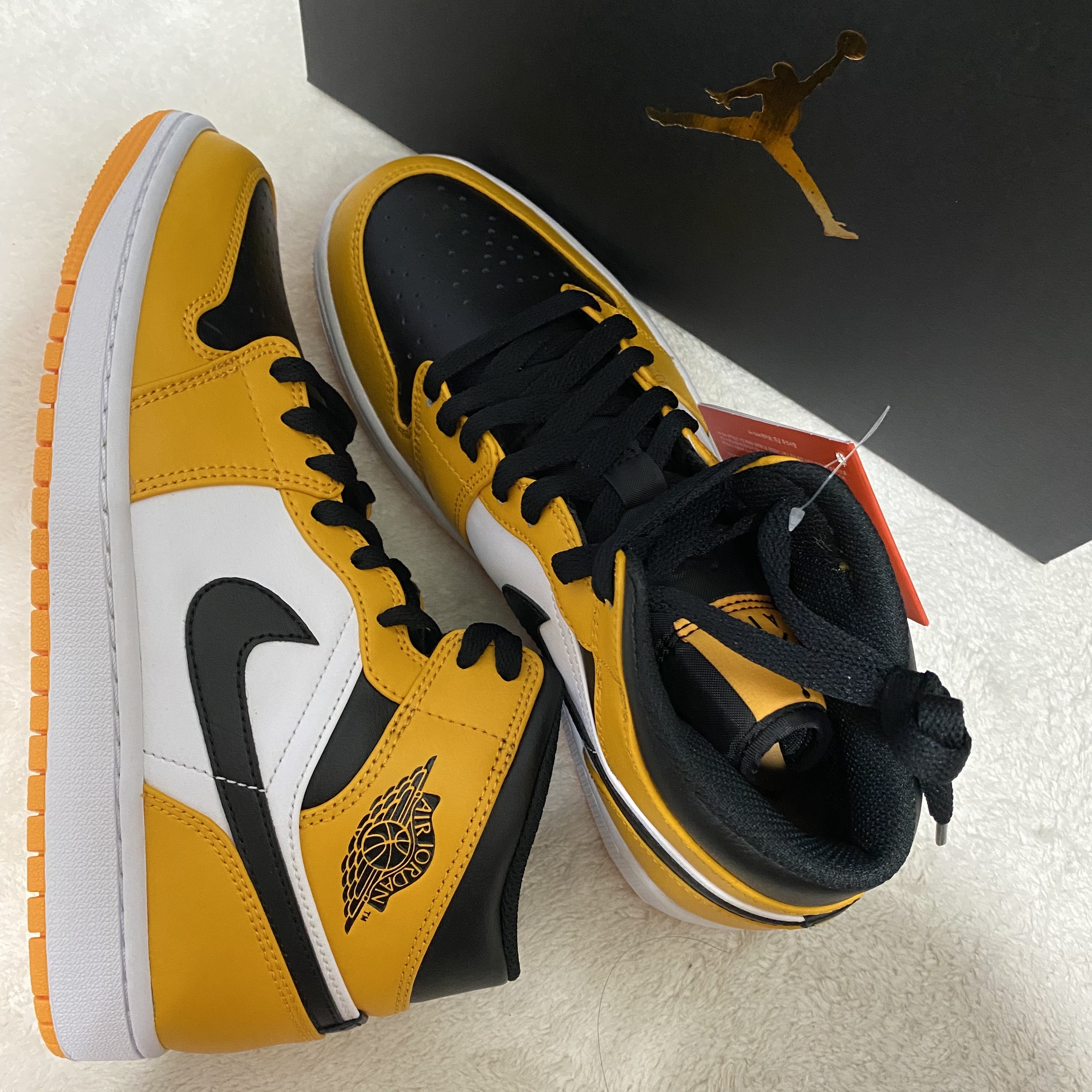 Jordan 1 Mid Taxi 착용 스타일