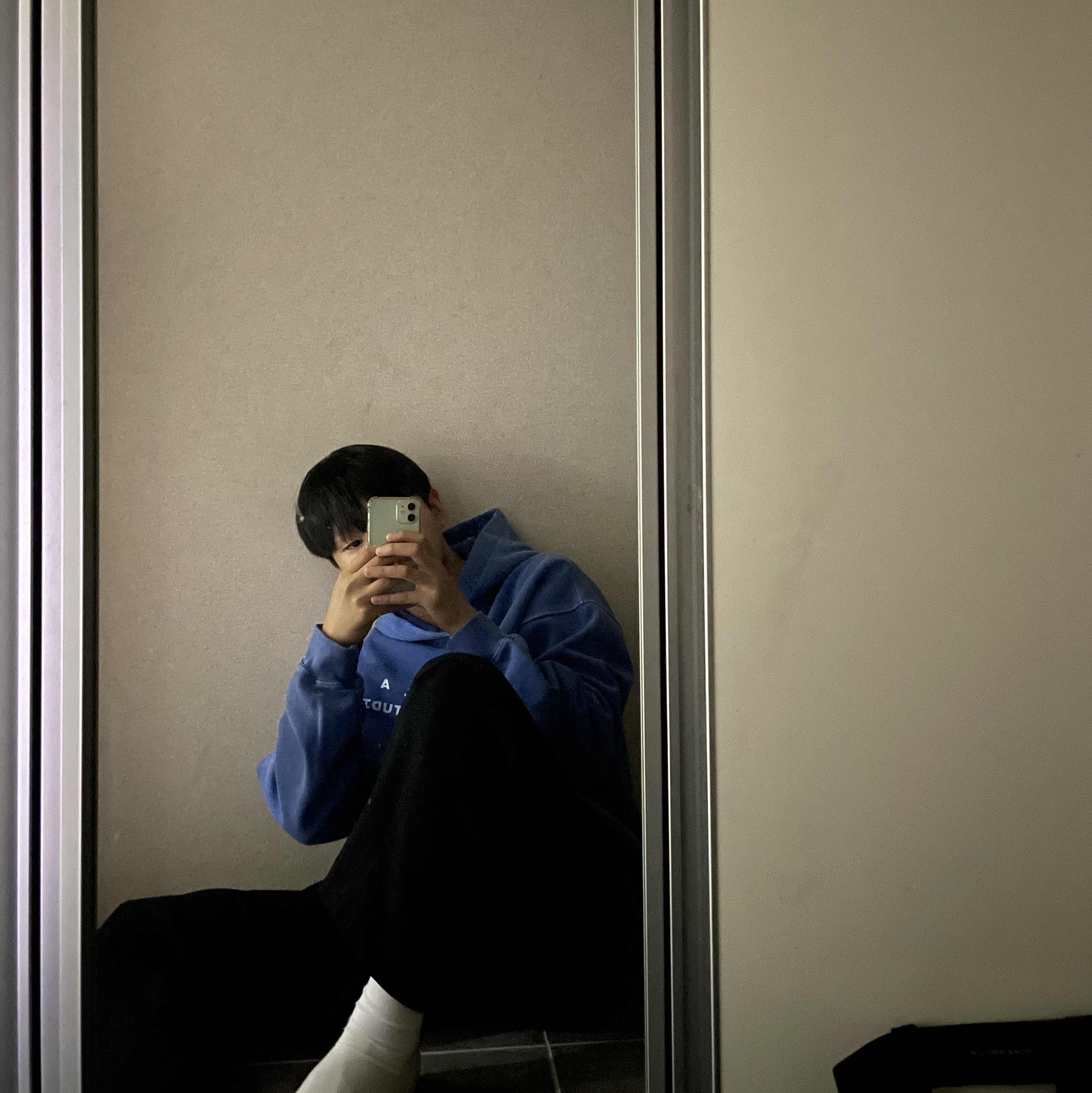 IAB Studio Pigment Hoodie Royal Blue - 22FW 착용 스타일