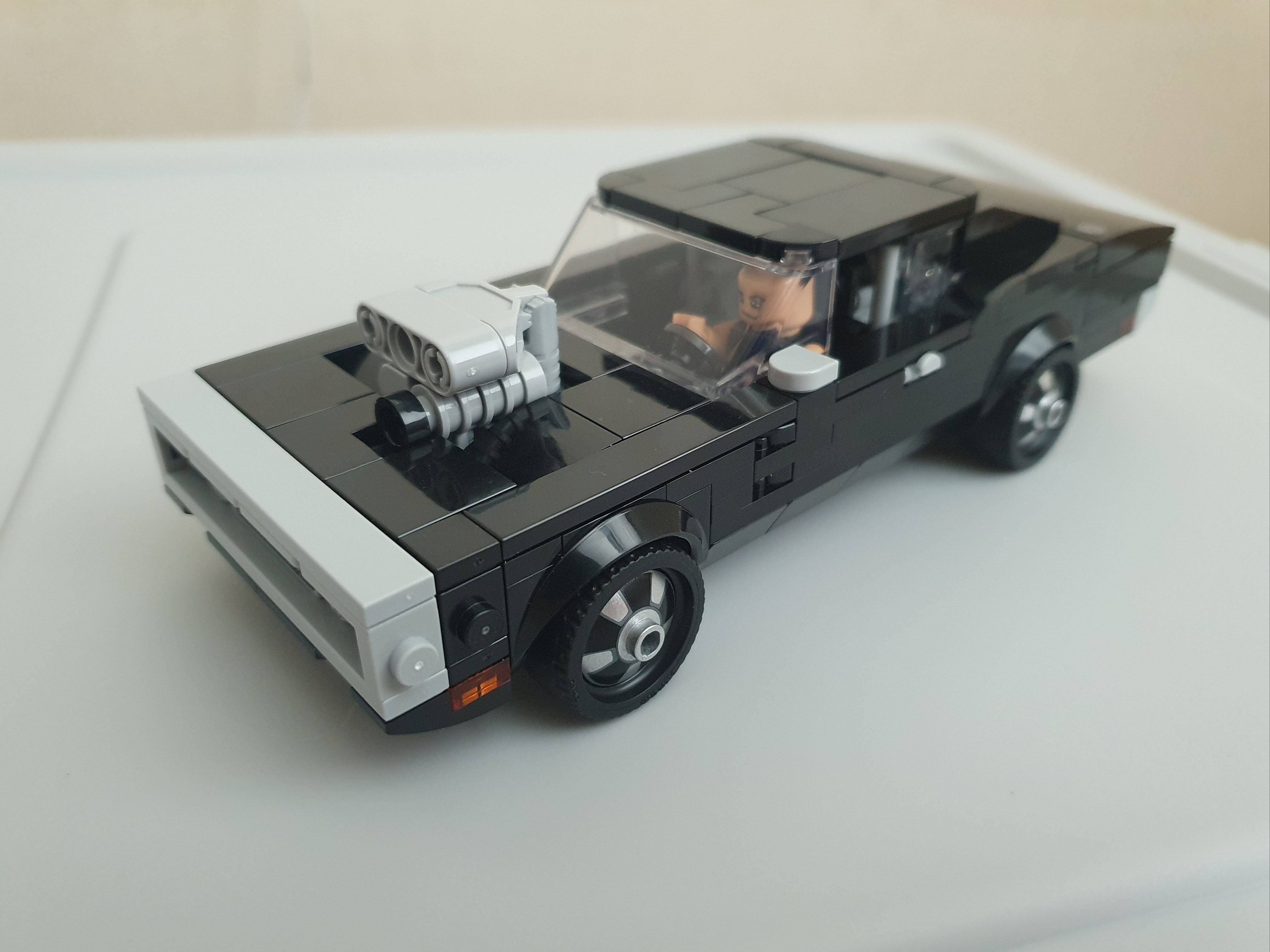 Lego Fast & Furious 1970 Dodge Charger R/T 착용 스타일 - 1