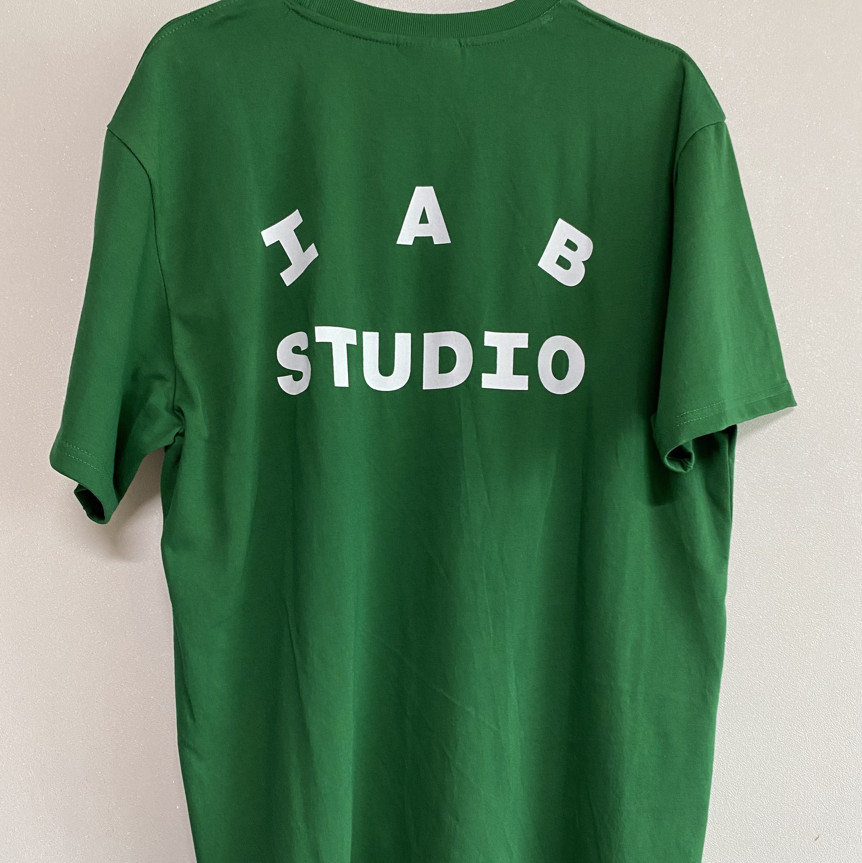 IAB Studio T-Shirt Green - 22FW 착용 스타일 - 1