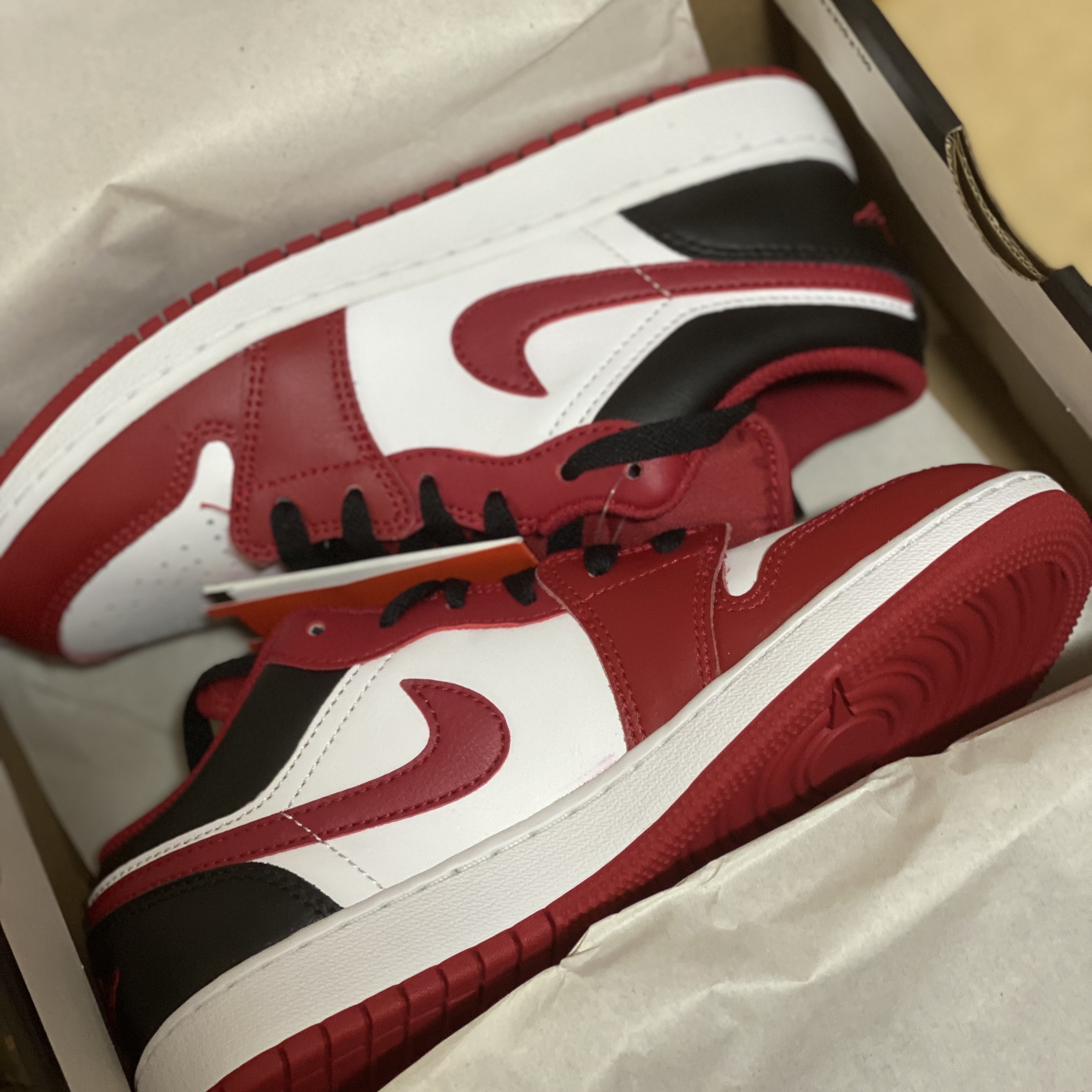 (GS) Jordan 1 Low White Gym Red Black 착용 스타일