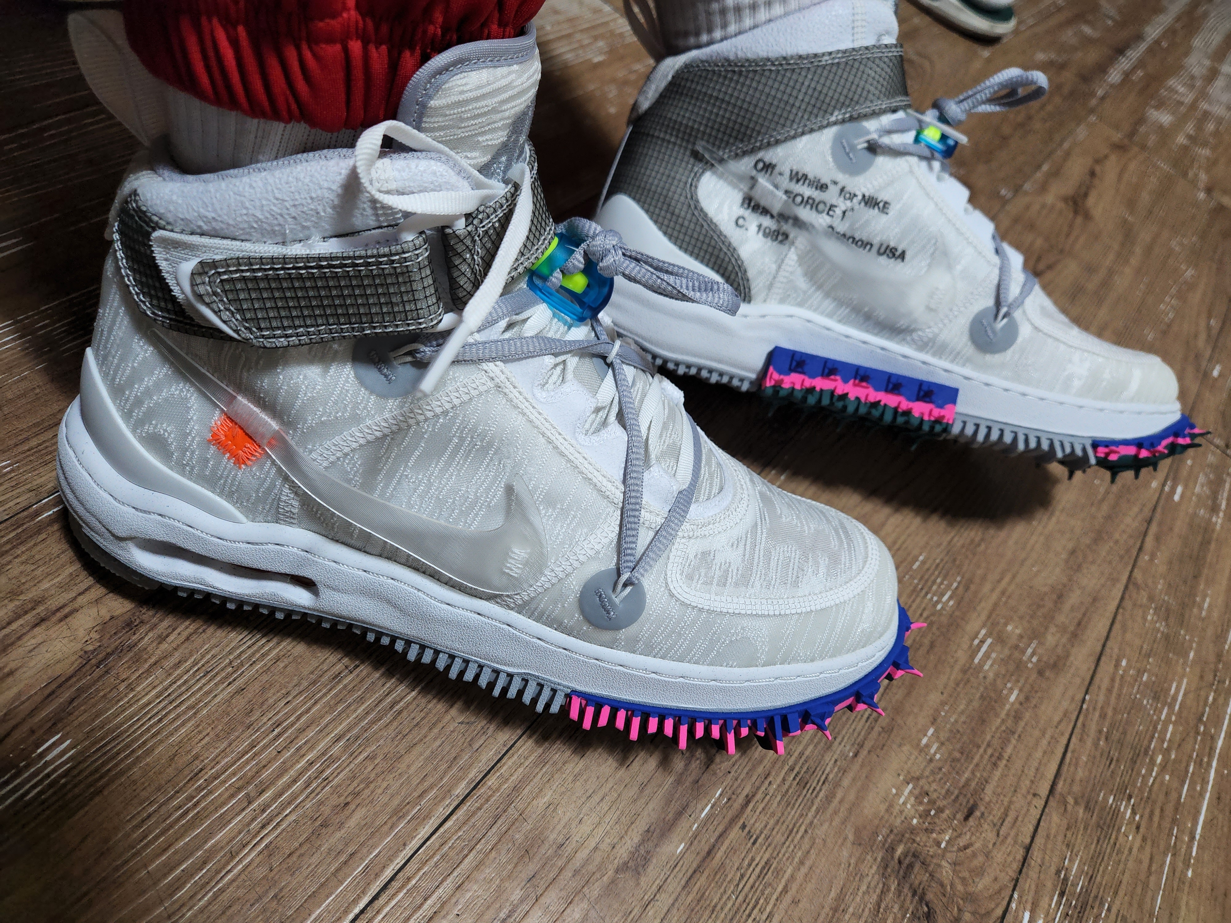 Nike x Off-White Air Force 1 Mid SP White 착용 스타일 - 3