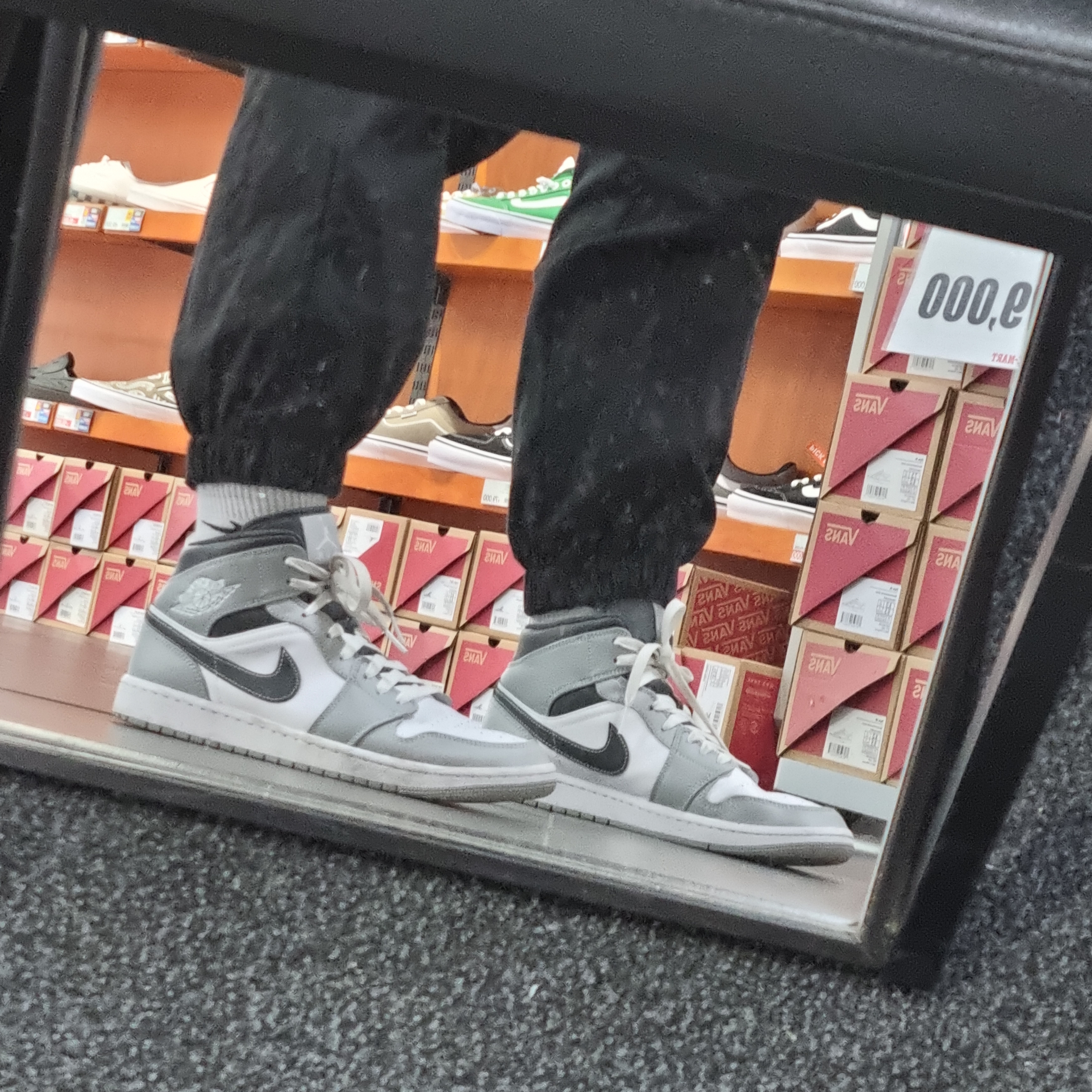 Jordan 1 Mid Light Smoke Grey Anthracite 착용 스타일