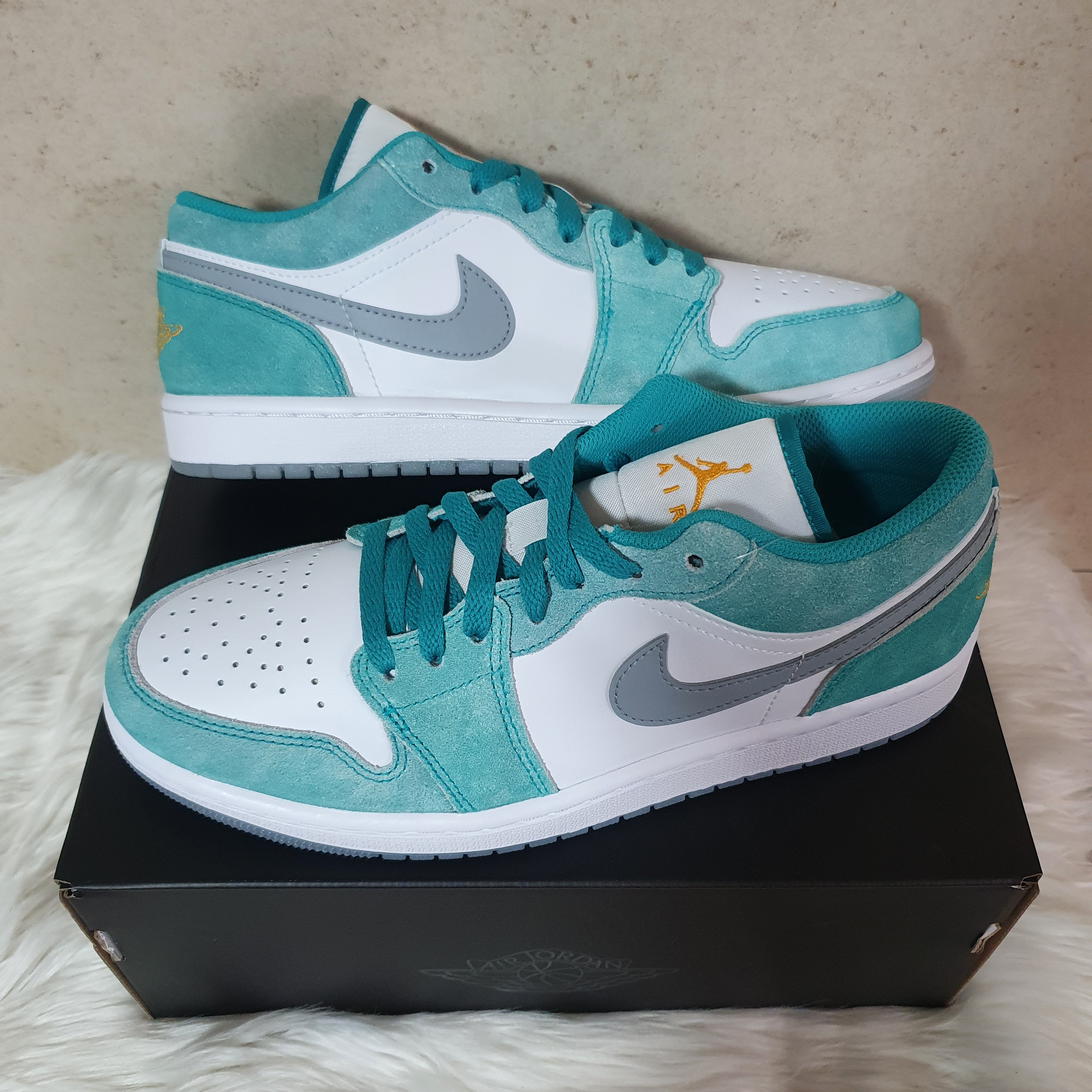 Jordan 1 Low SE New Emerald 착용 스타일 - 2
