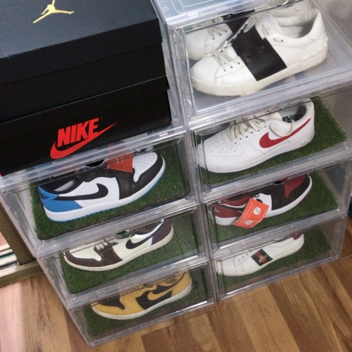 Nike Air Force 1 '07 Mismatch Swooshes White, Jordan 1 Retro Low OG Black and Dark Powder Blue 착용 스타일