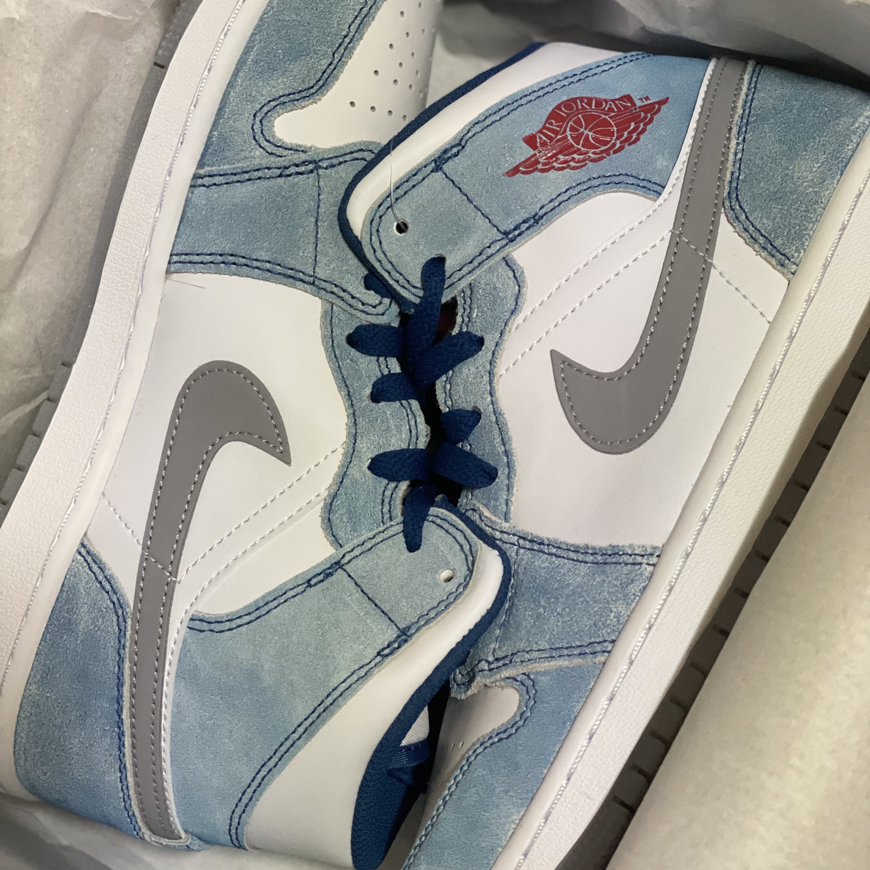 Jordan 1 Mid SE French Blue Fire Red 착용 스타일