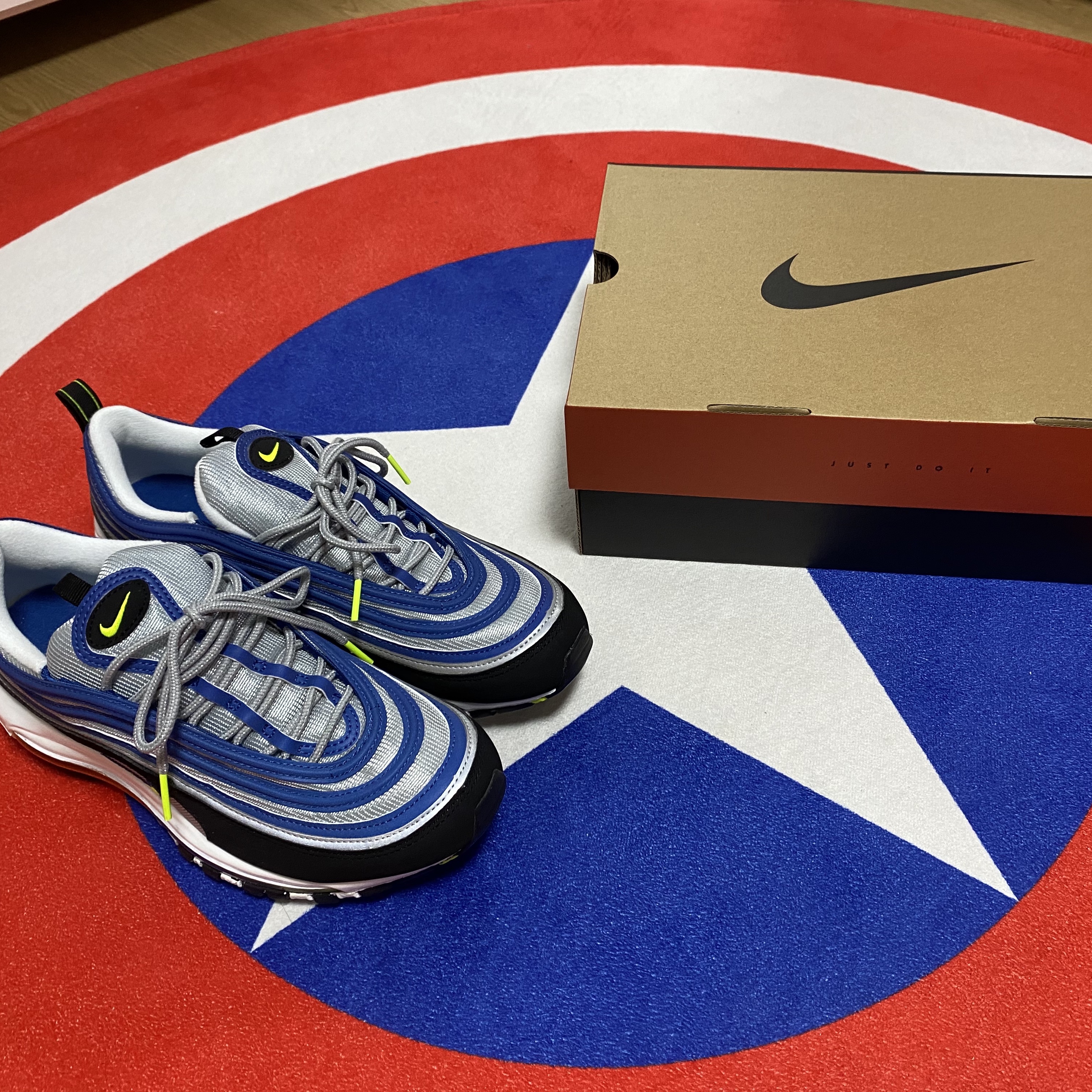 Nike Air Max 97 OG Atlantic Blue and Voltage Yellow 착용 스타일 - 3