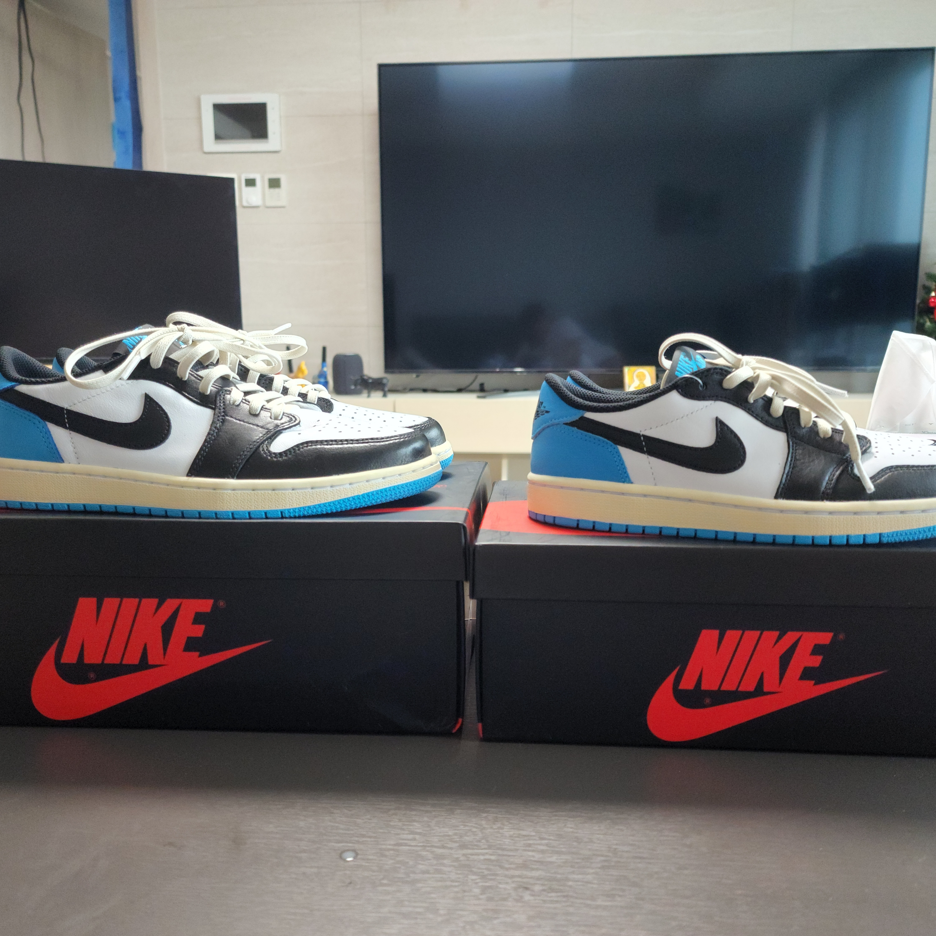 Jordan 1 Retro Low OG Black and Dark Powder Blue, (W) Jordan 1 Retro Low OG Black and Dark Powder Blue 착용 스타일 - 3