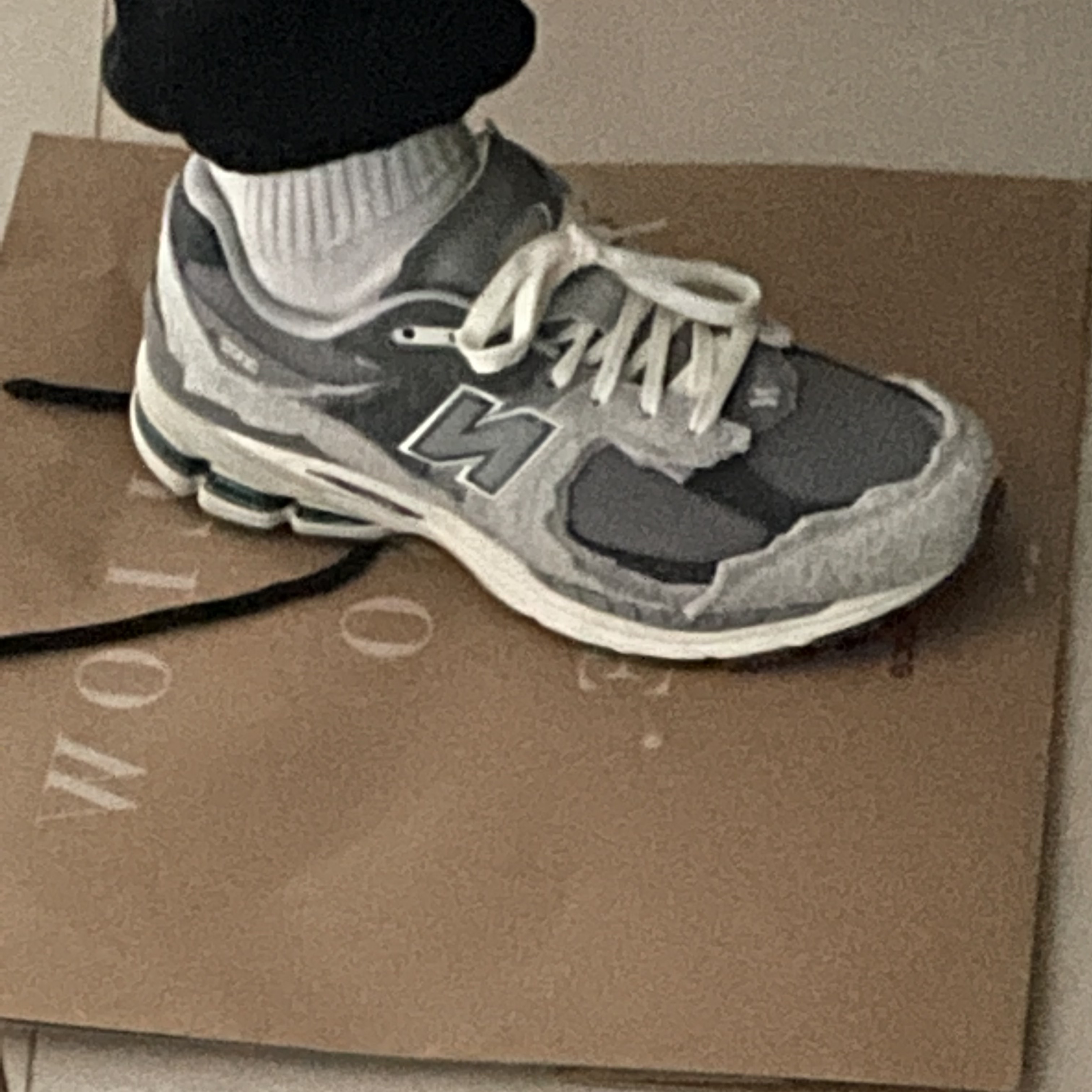 New Balance 2002R Protection Pack Rain Cloud 착용 스타일