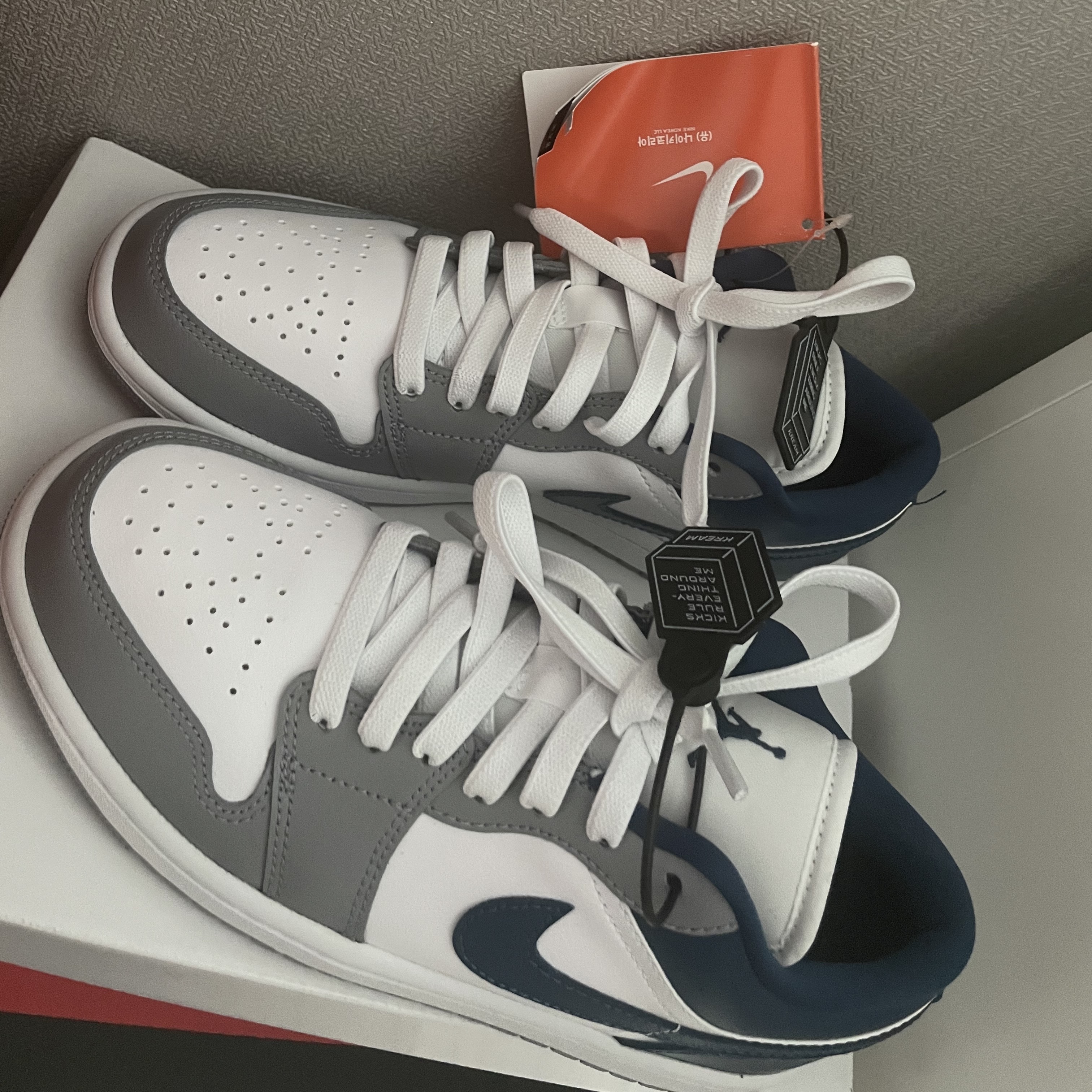 (W) Jordan 1 Low White Grey Blue 착용 스타일 - 2