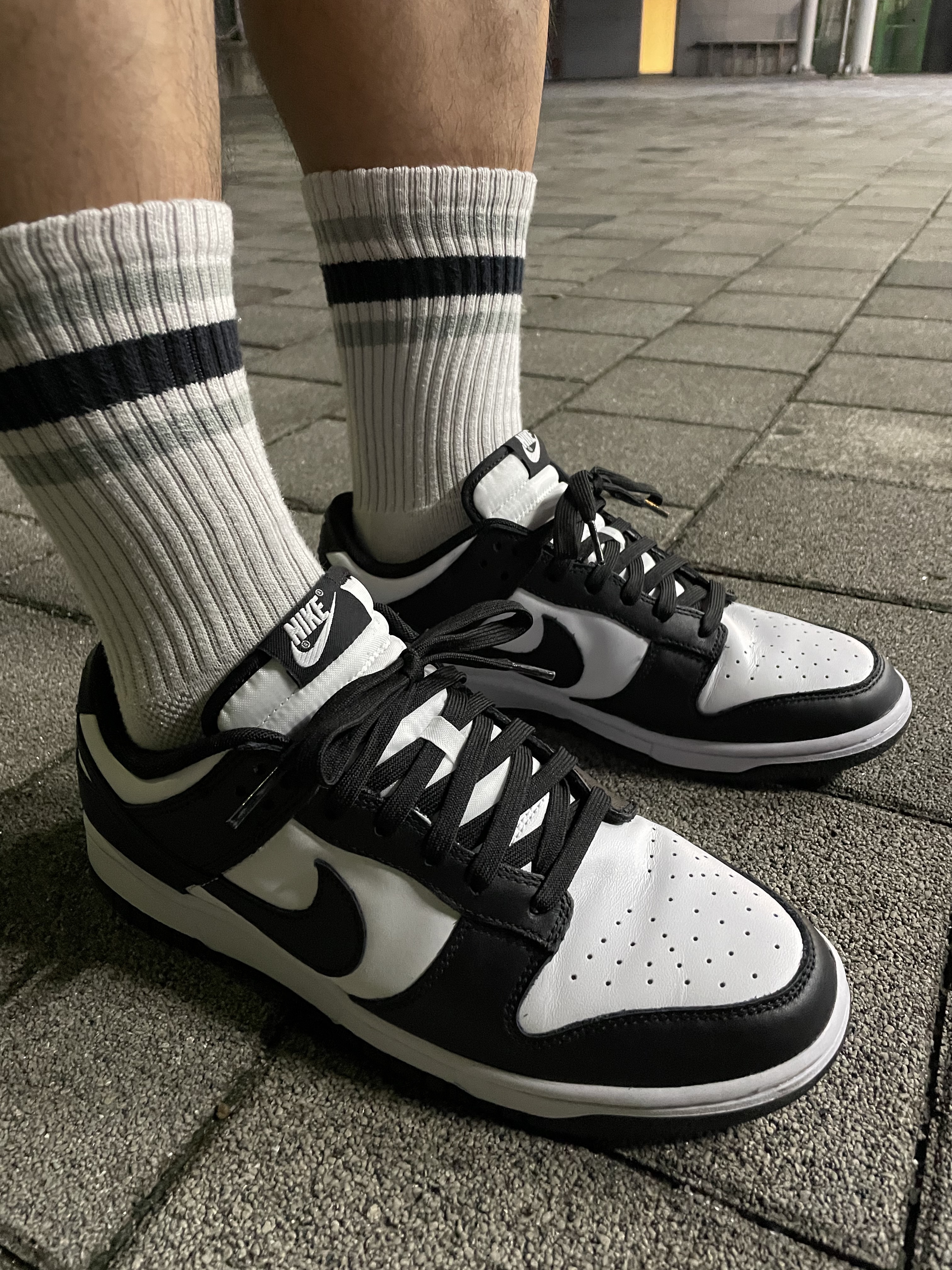 Nike Dunk Low Retro Black, Stussy Curly S Water Shorts Black 착용 스타일 - 2