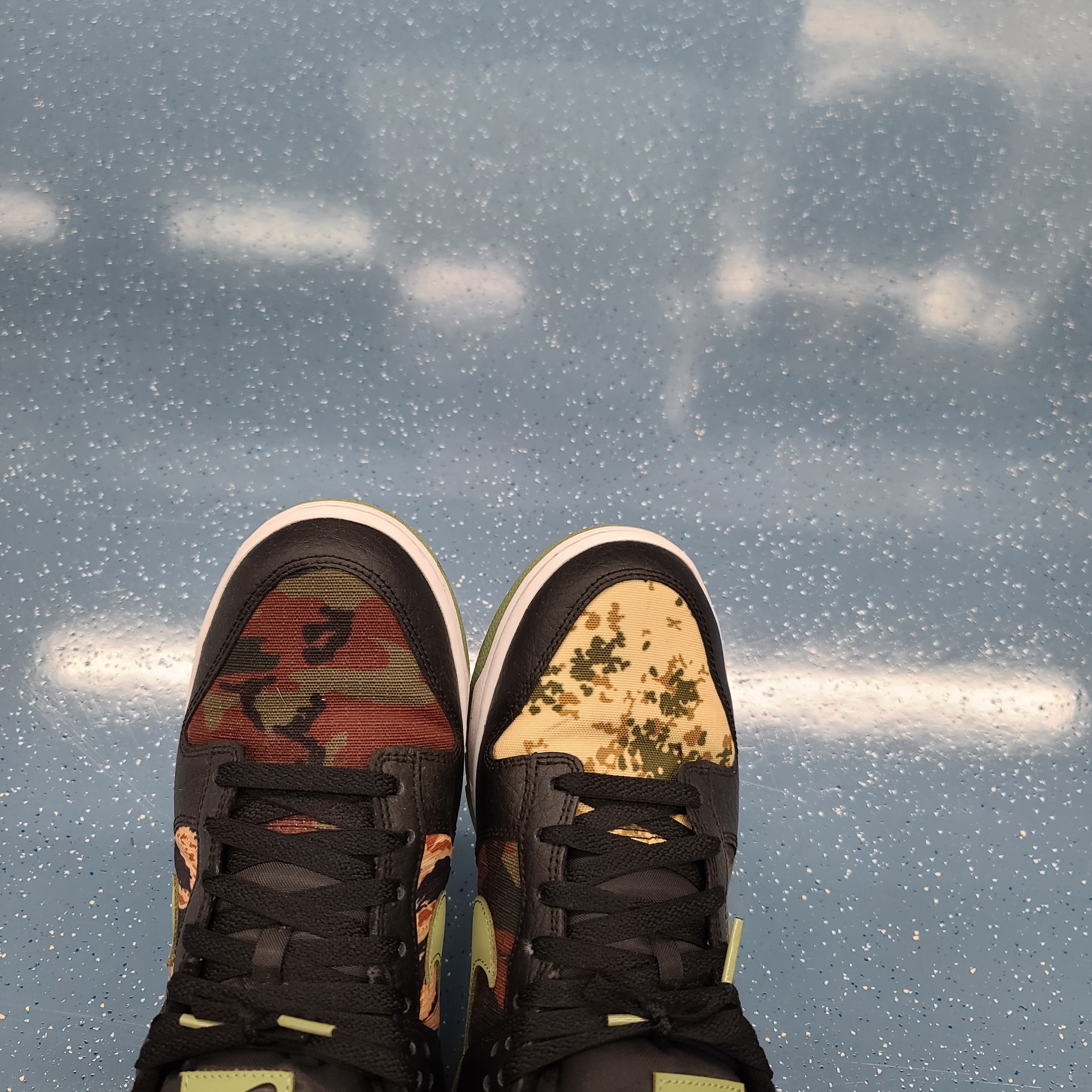 Nike Dunk Low SE Black Multi Camo 착용 스타일 - 2