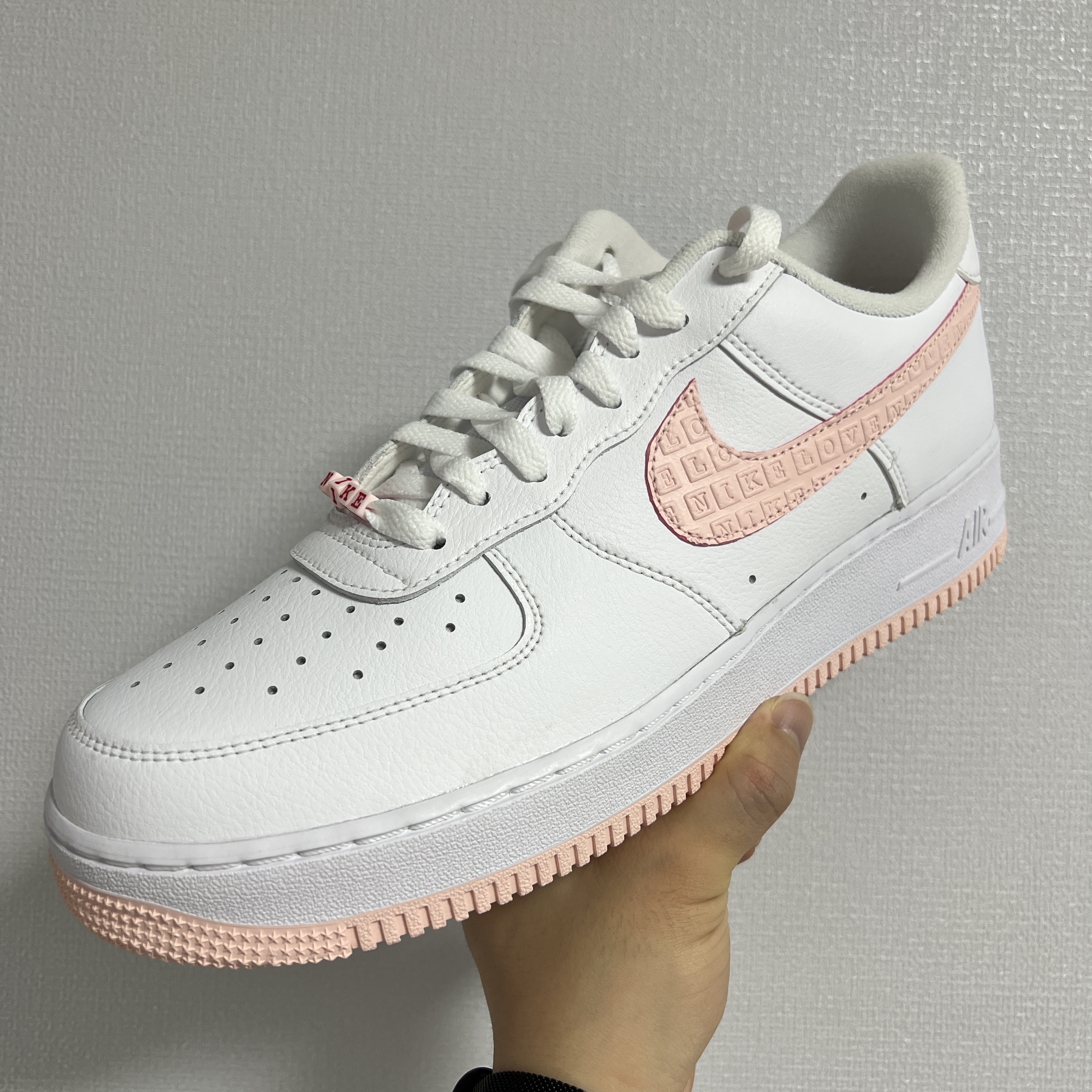 Nike Air Force 1 '07 Valentine's Day 2022 착용 스타일