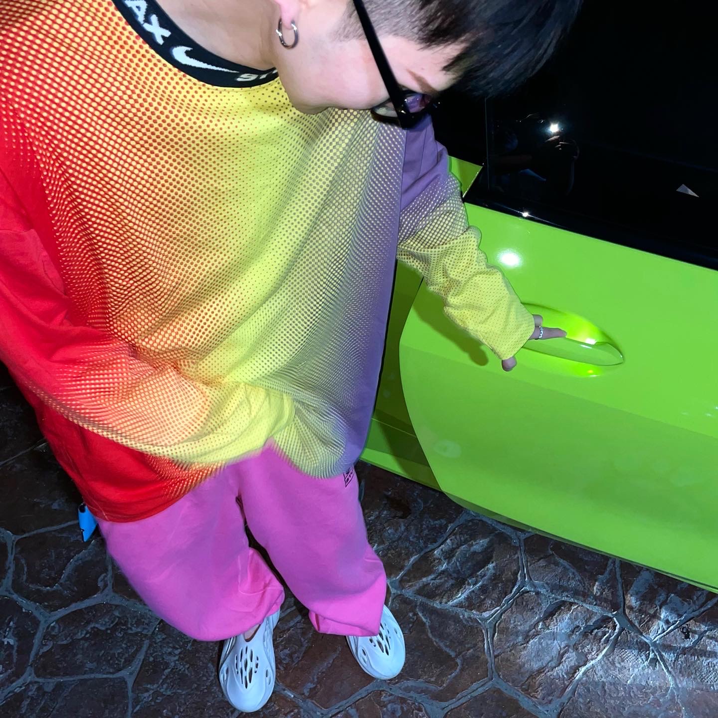 Nike x Stussy NRG FL LS Top Multi Color (DO5308-902), Nike x Stussy NRG Washed Fleece Pants Lotus PInk (DO5296-670) 착용 스타일 - 1