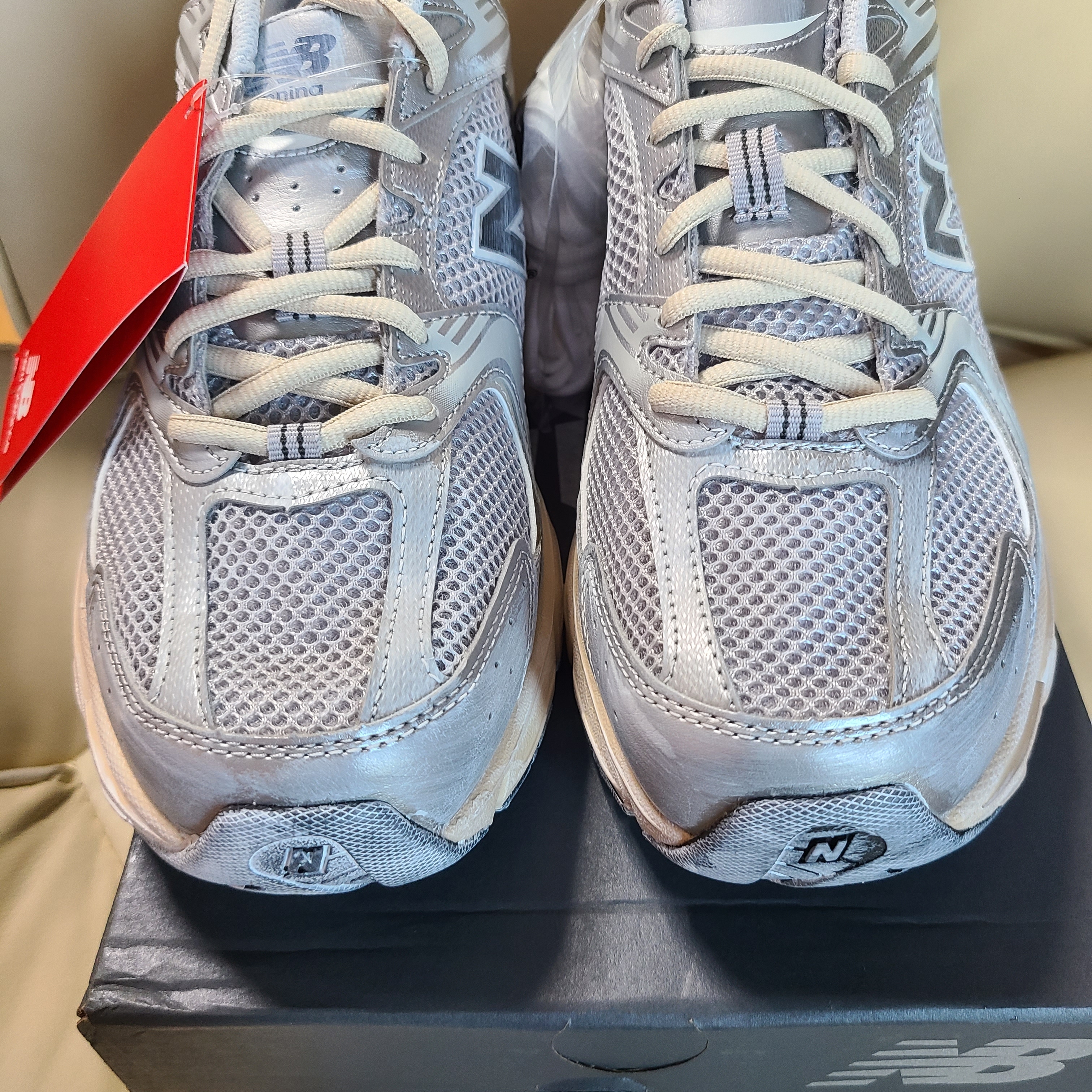 New Balance 530 Vintage Metallic Silver 착용 스타일 - 3