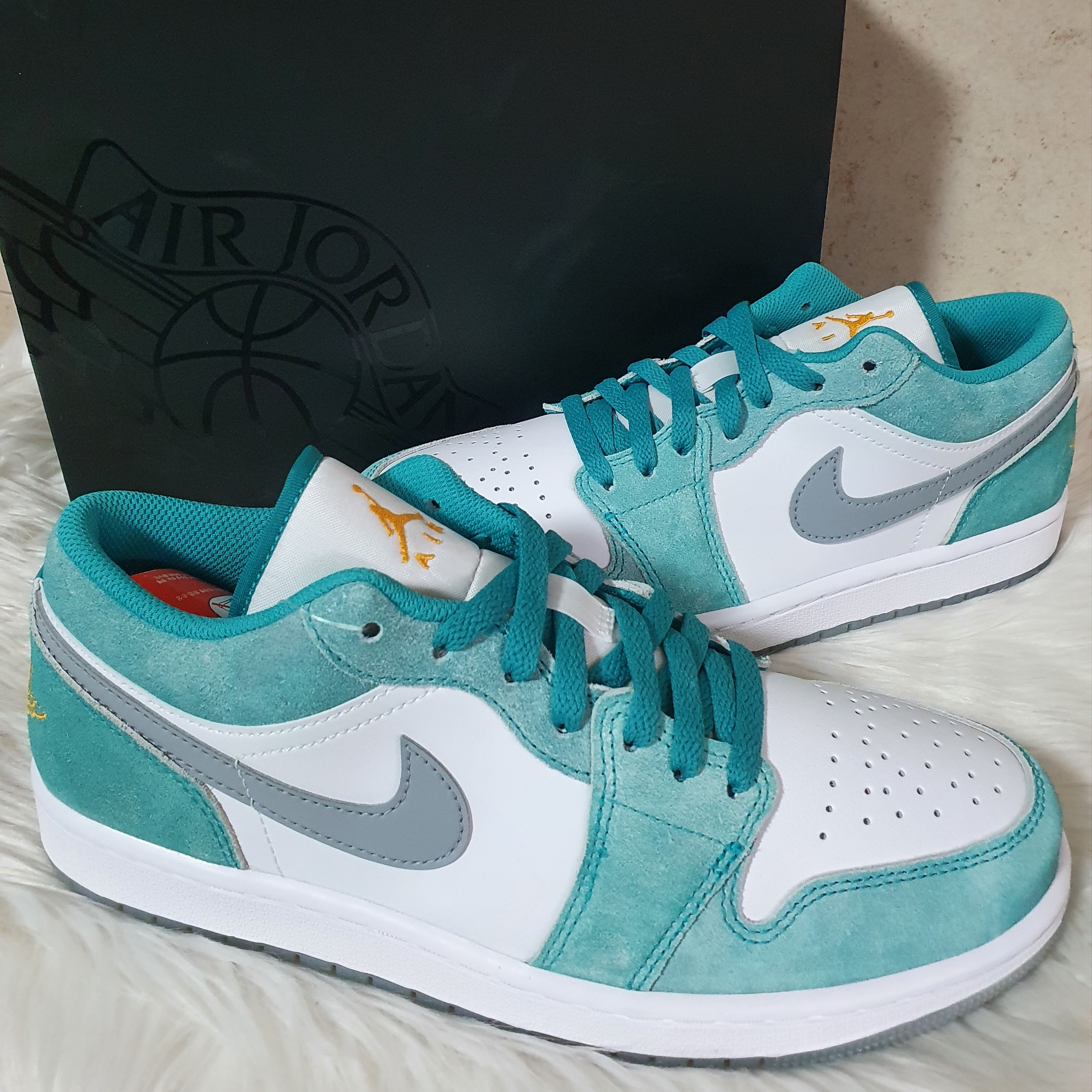 Jordan 1 Low SE New Emerald 착용 스타일 - 1