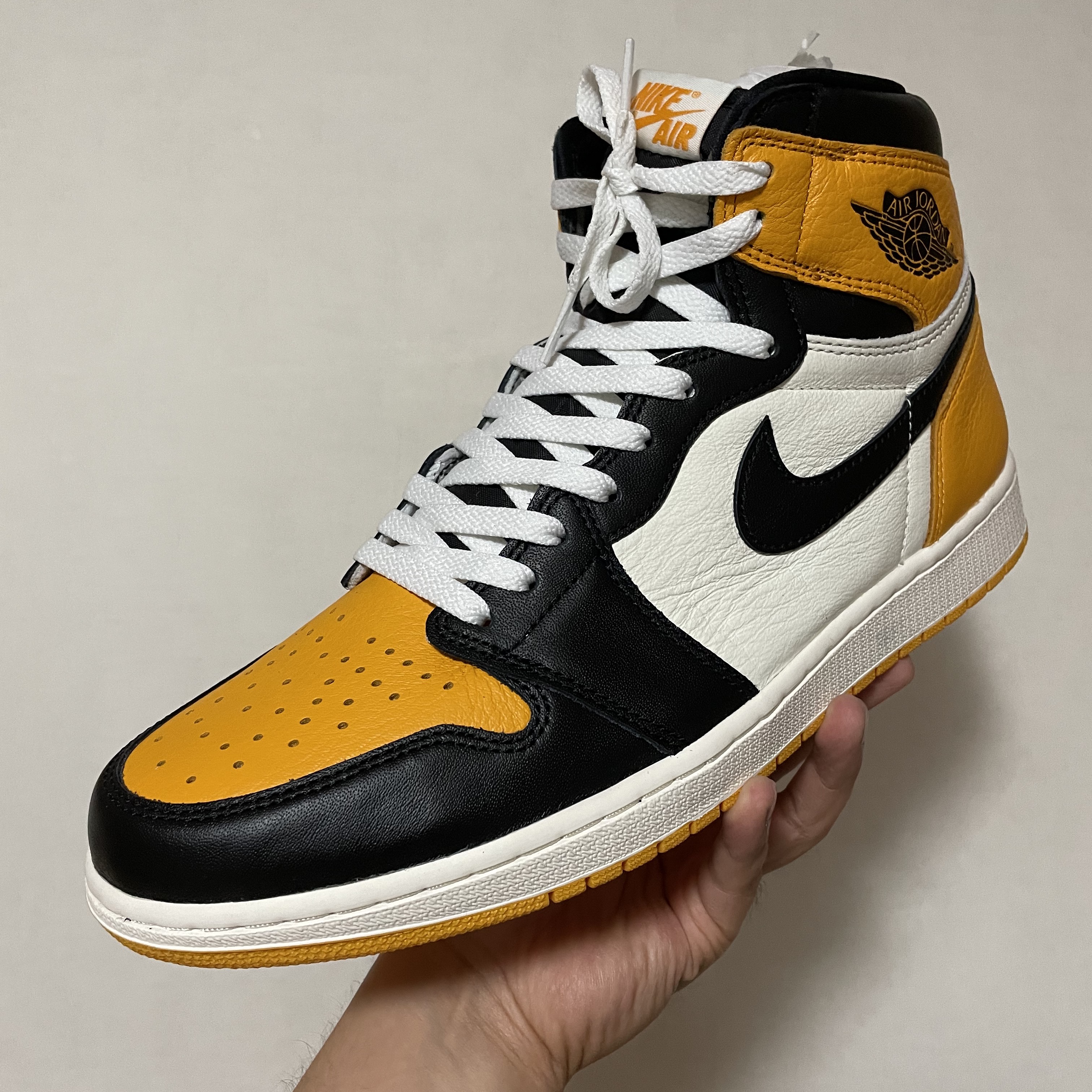 Jordan 1 Retro High OG Taxi 착용 스타일 - 1