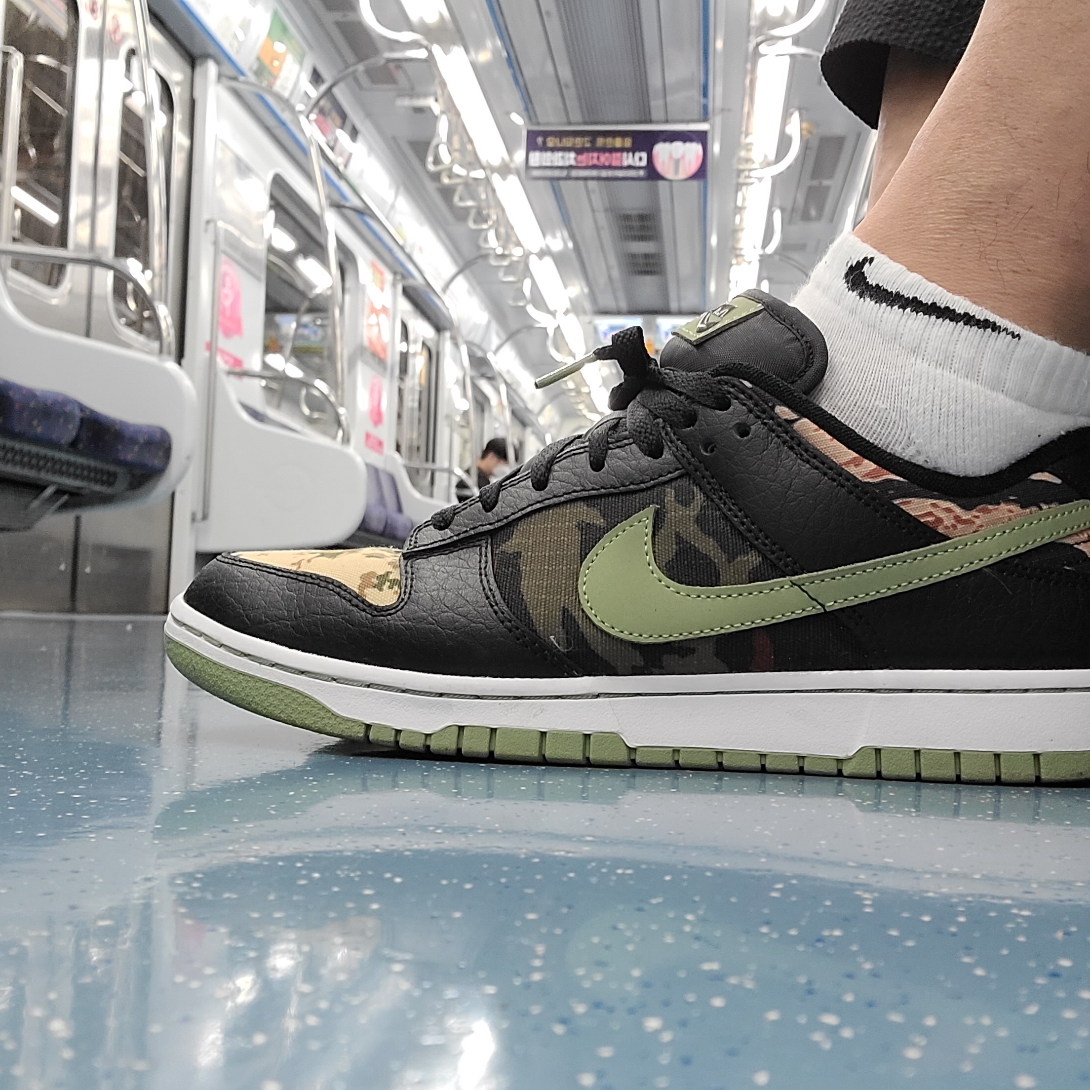 Nike Dunk Low SE Black Multi Camo 착용 스타일 - 1