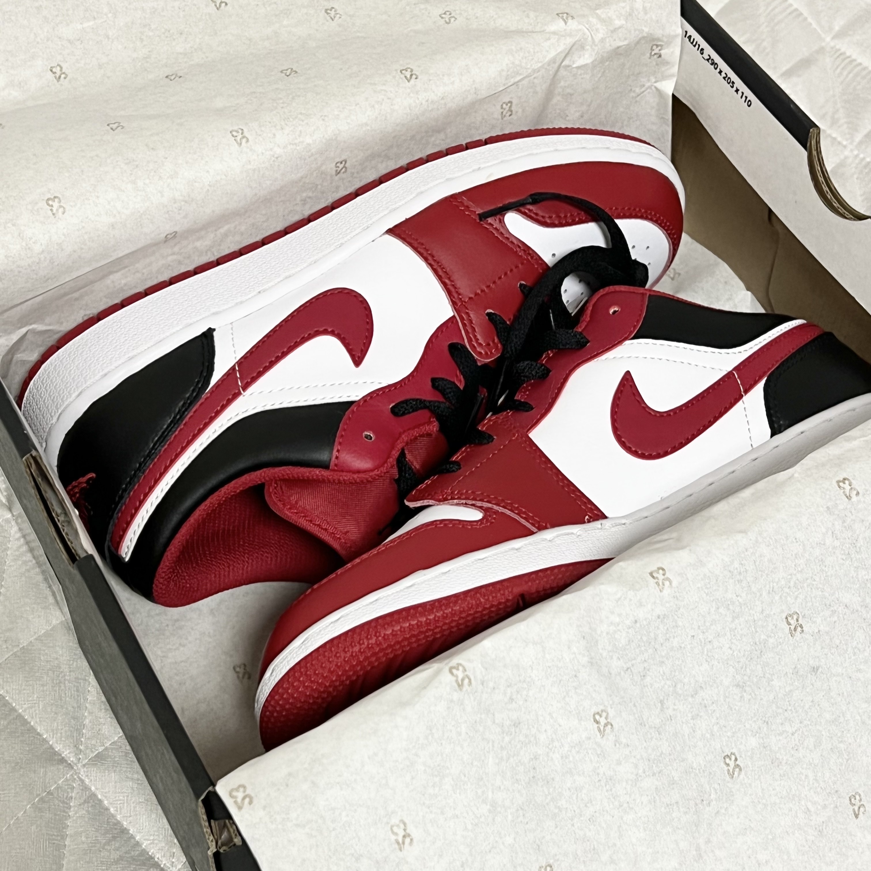 Jordan 1 Low White Gym Red Black 착용 스타일