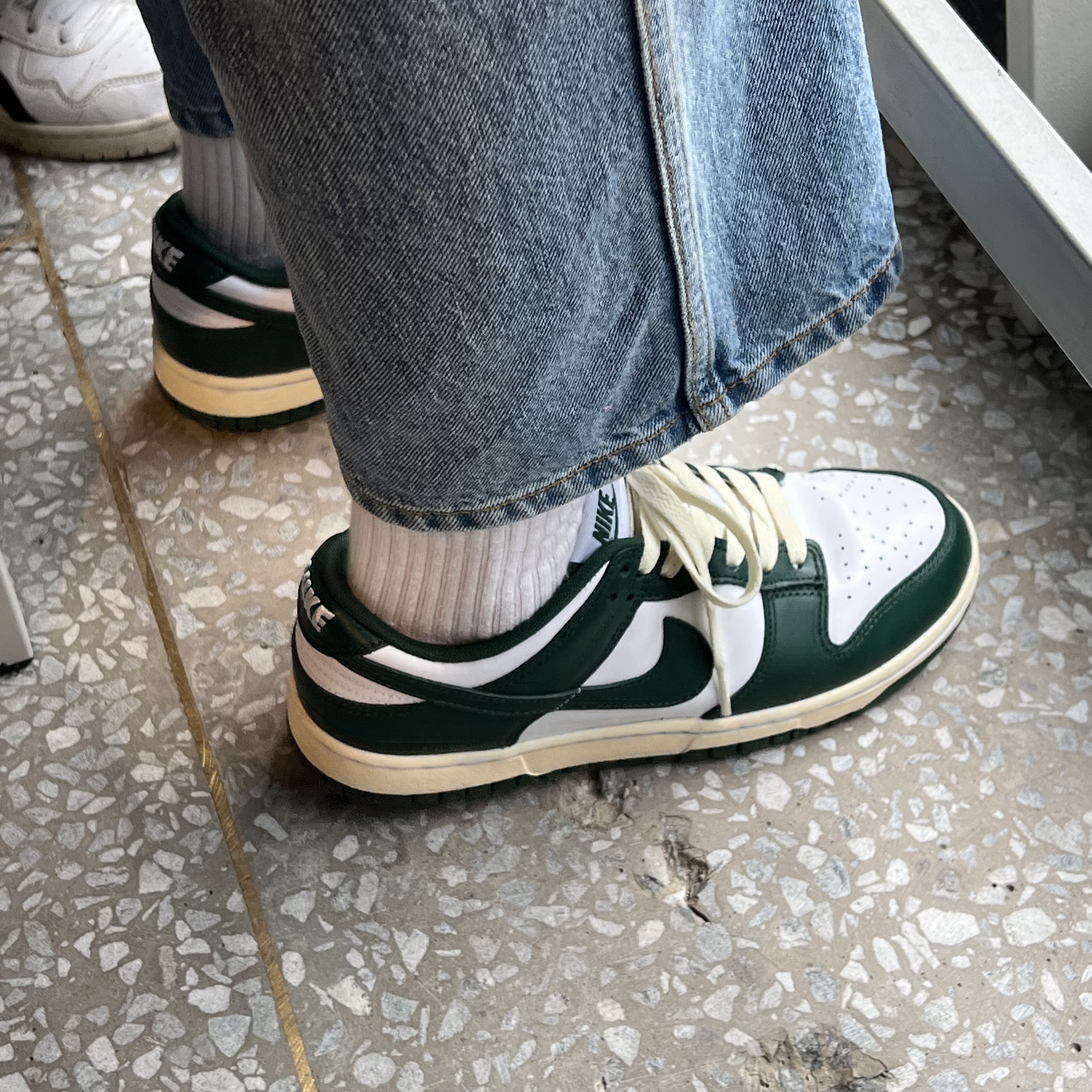 Nike Dunk Low Retro Varsity Green 착용 스타일 - 2
