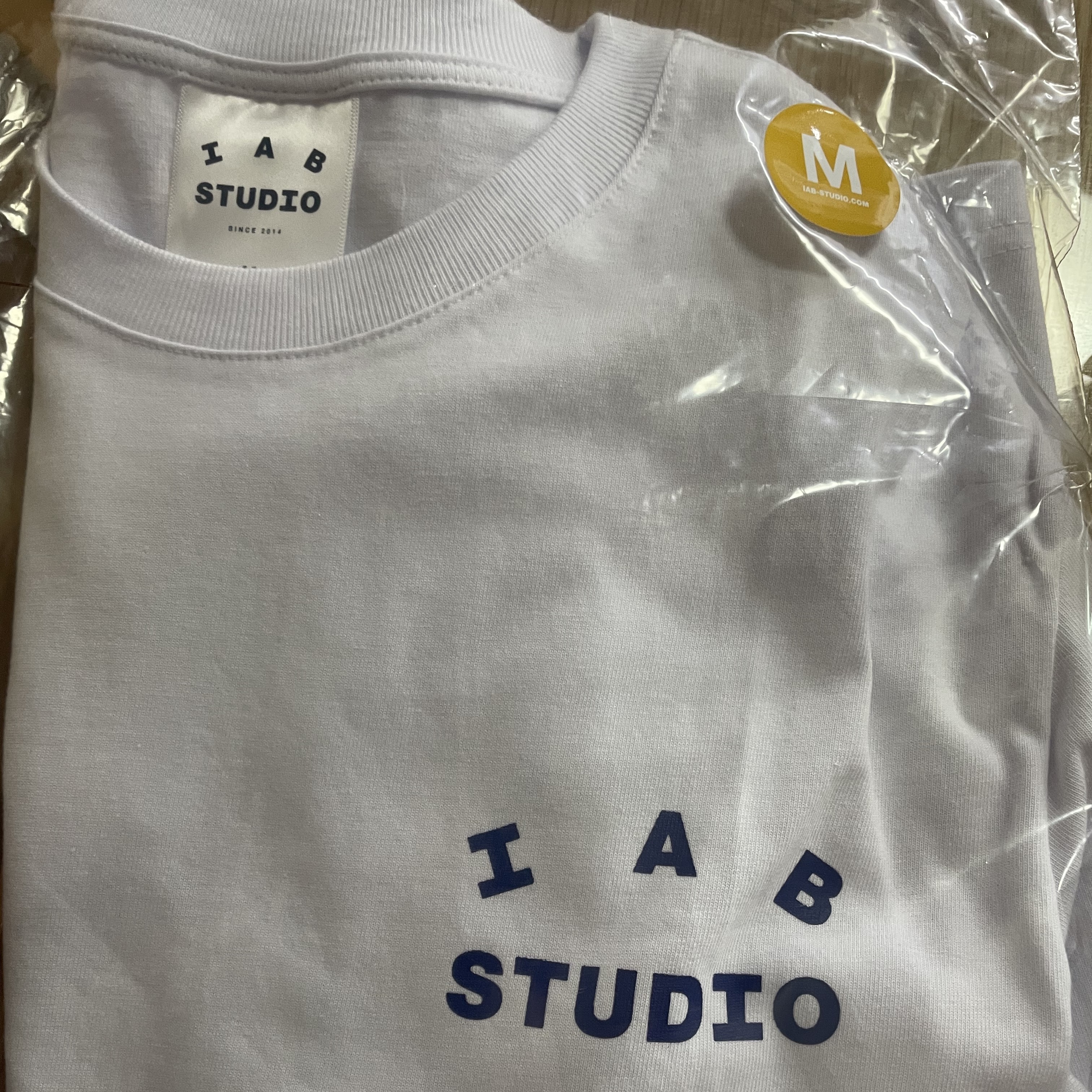 IAB Studio T-Shirt White Navy - 22FW 착용 스타일