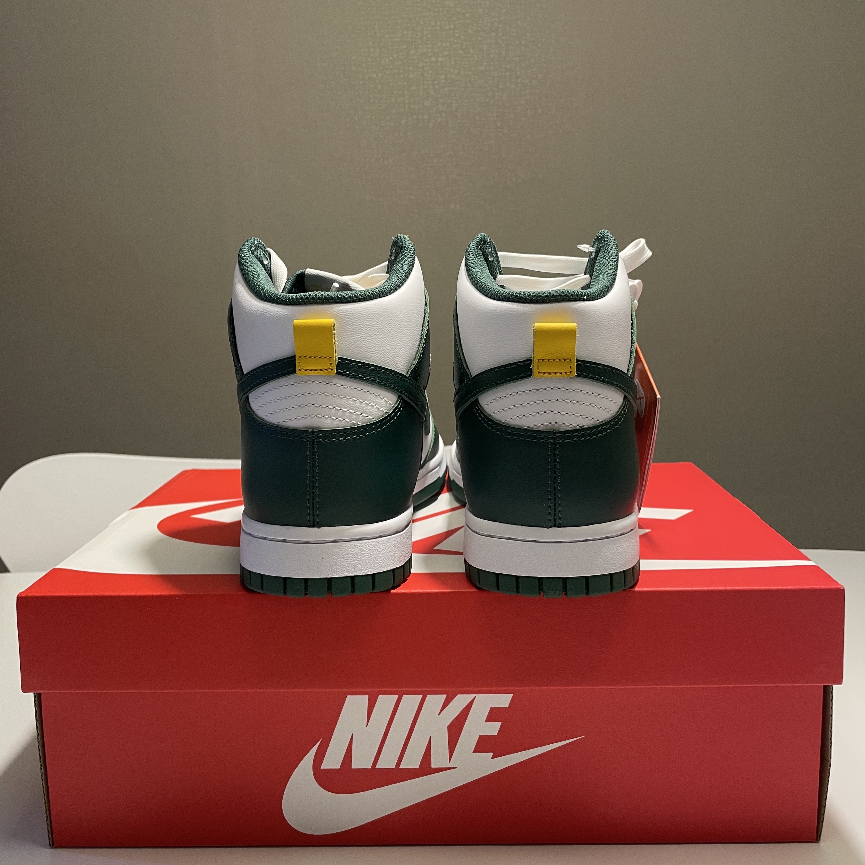Nike Dunk High Retro Noble Green 착용 스타일 - 4
