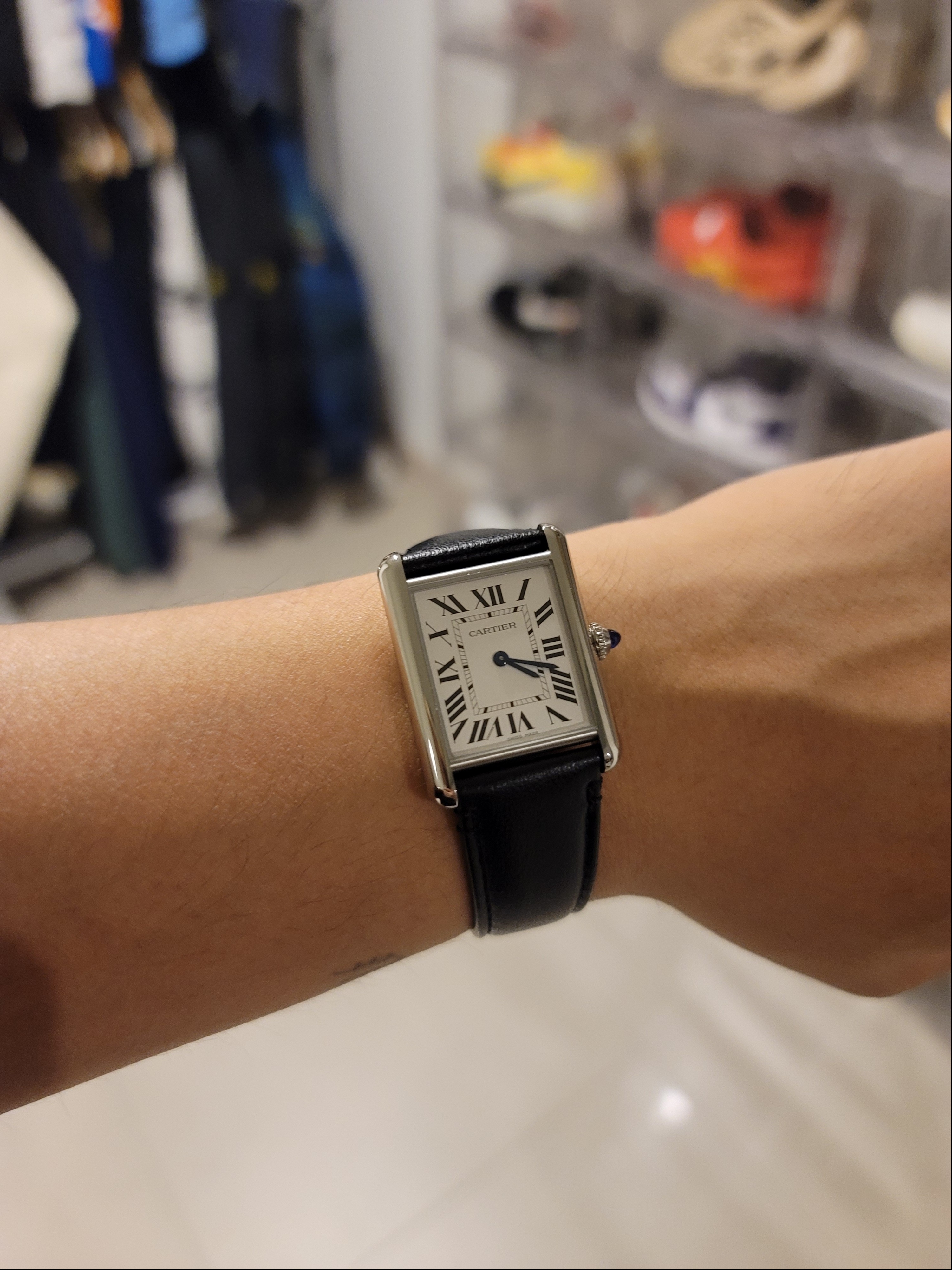 Cartier Tank Must Watch Large SolarBeat Steel Strap without Animal Materials Black 착용 스타일 - 2