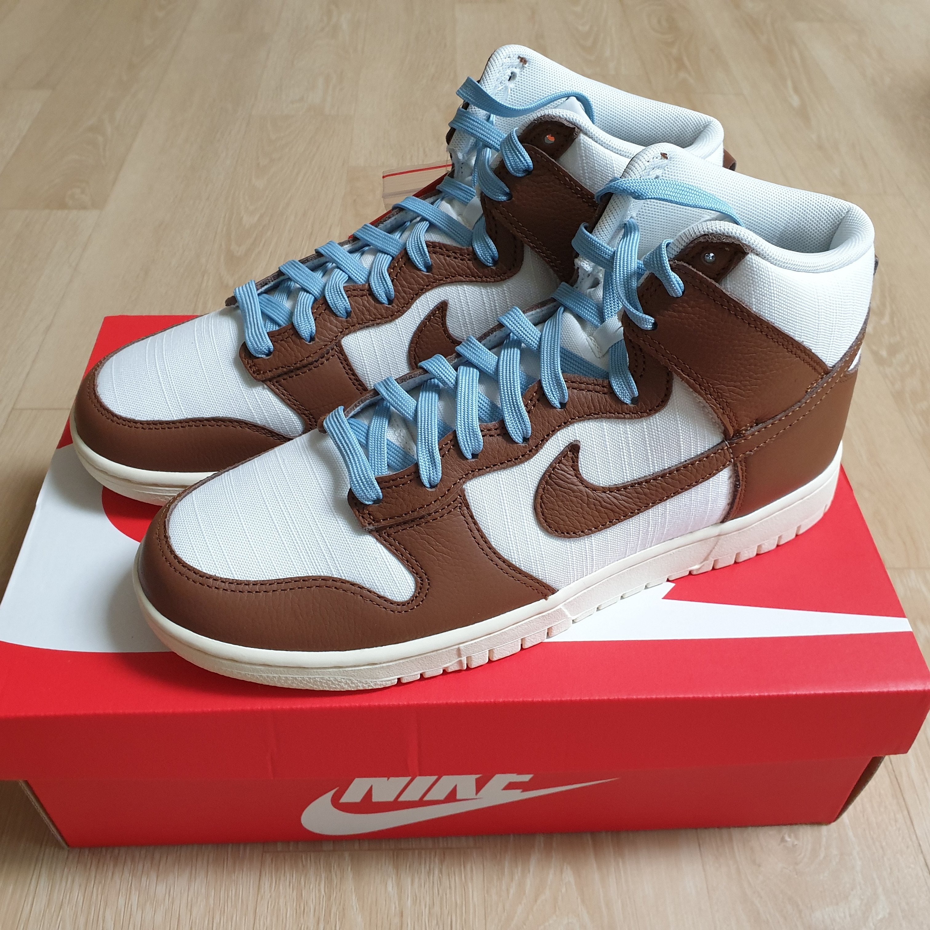 Nike Dunk High PRM Pecan and Sail 착용 스타일