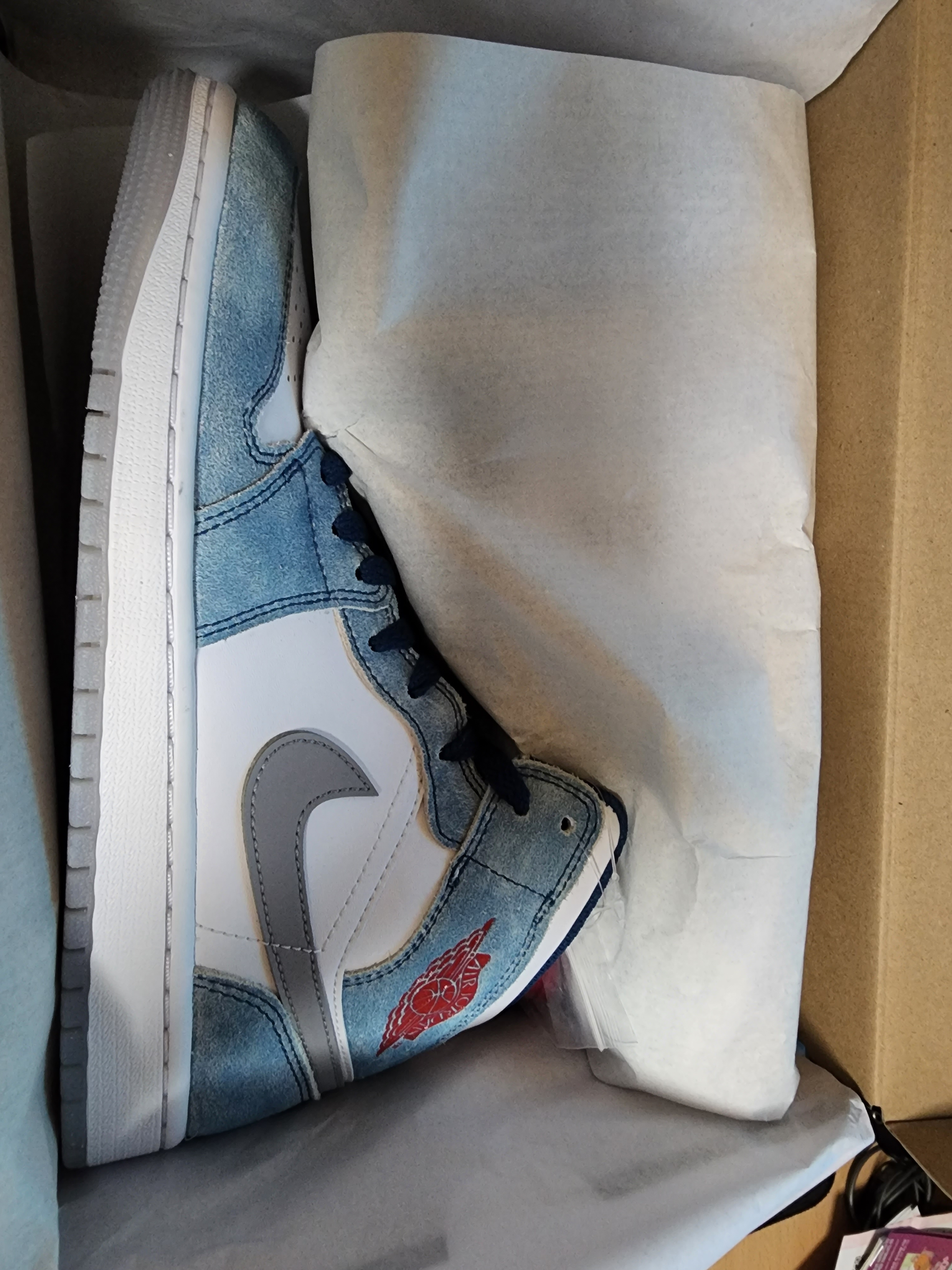 Jordan 1 Mid SE French Blue Fire Red 착용 스타일 - 3