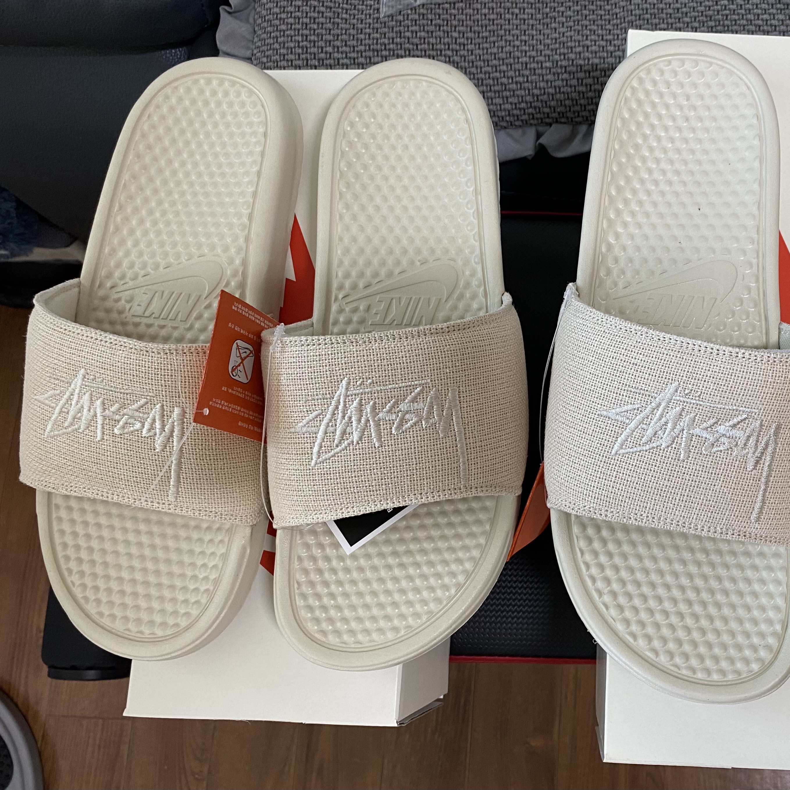 Nike x Stussy Benassi Hemp Slide Fossil Stone 착용 스타일 - 2