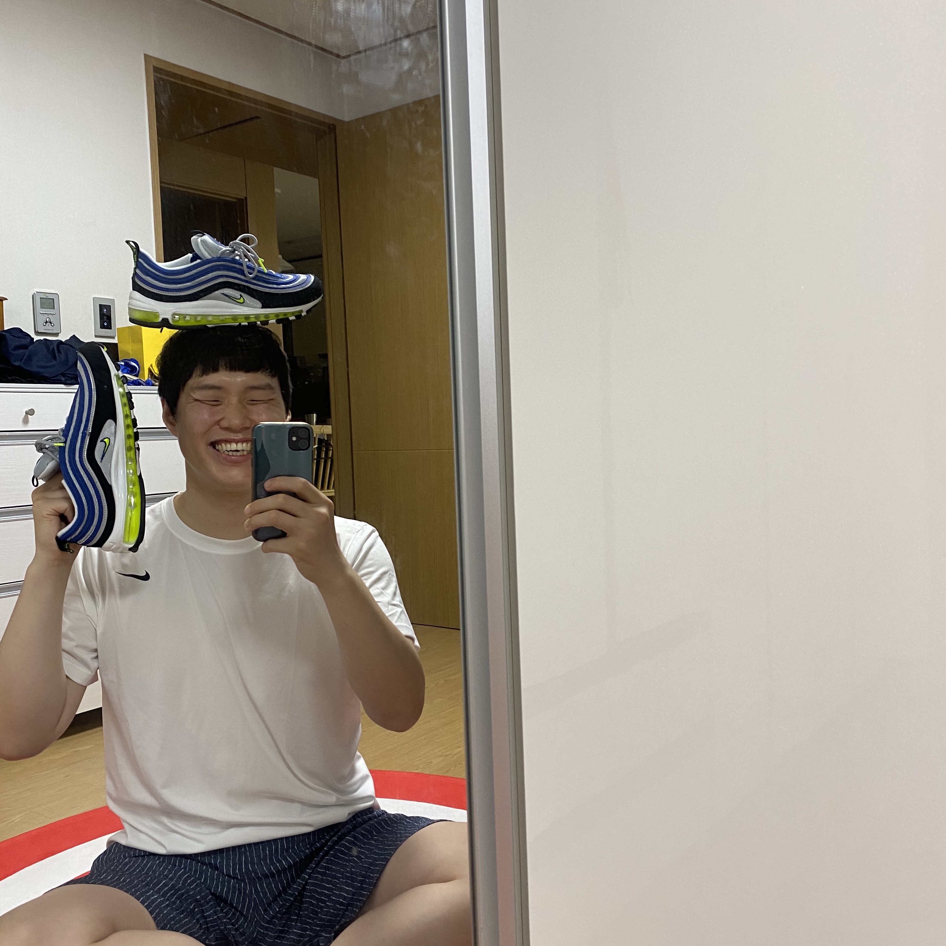 Nike Air Max 97 OG Atlantic Blue and Voltage Yellow 착용 스타일 - 5