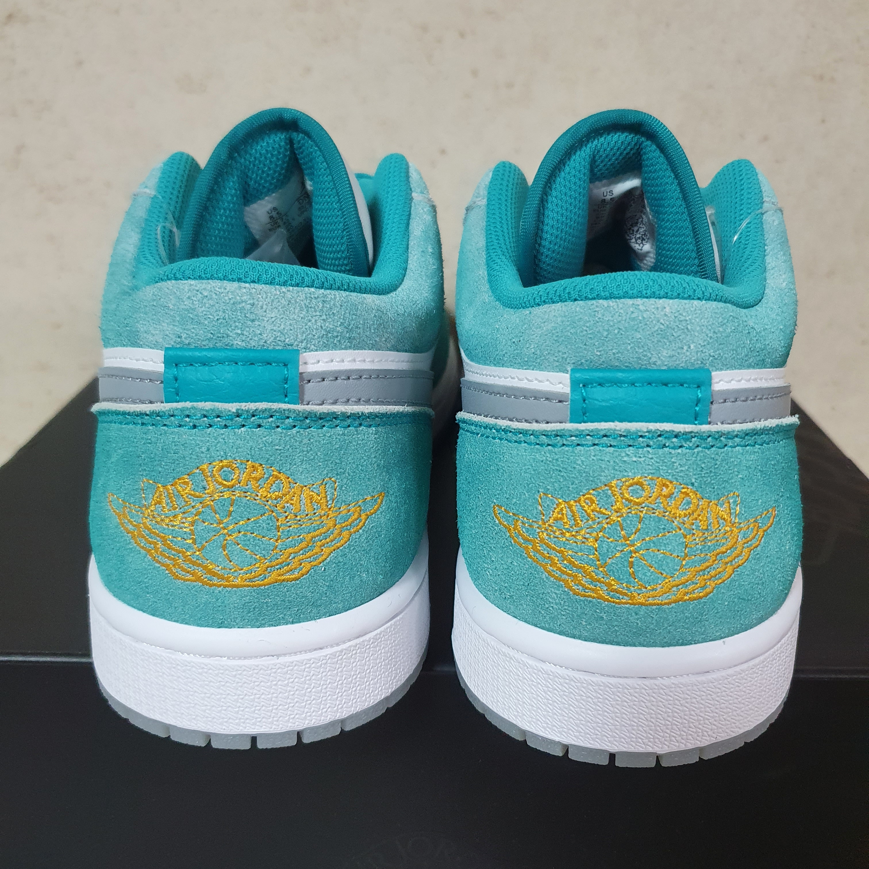 Jordan 1 Low SE New Emerald 착용 스타일 - 3