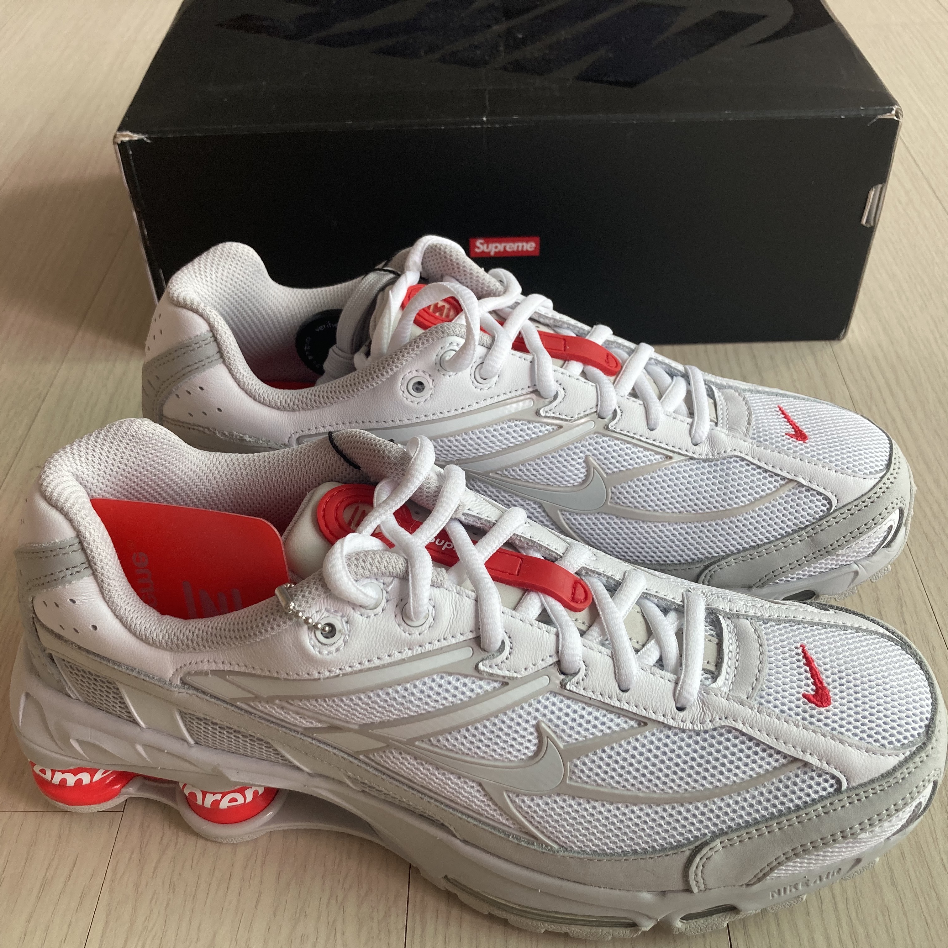 Nike x Supreme Shox Ride 2 SP White 착용 스타일 - 1