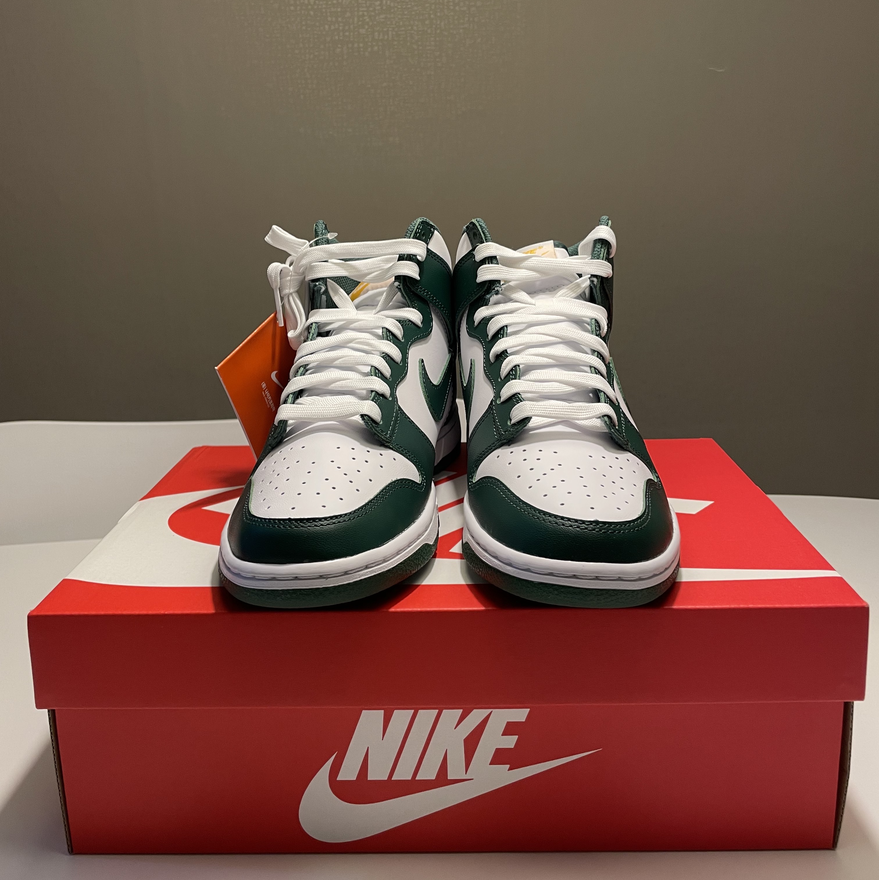 Nike Dunk High Retro Noble Green 착용 스타일 - 3