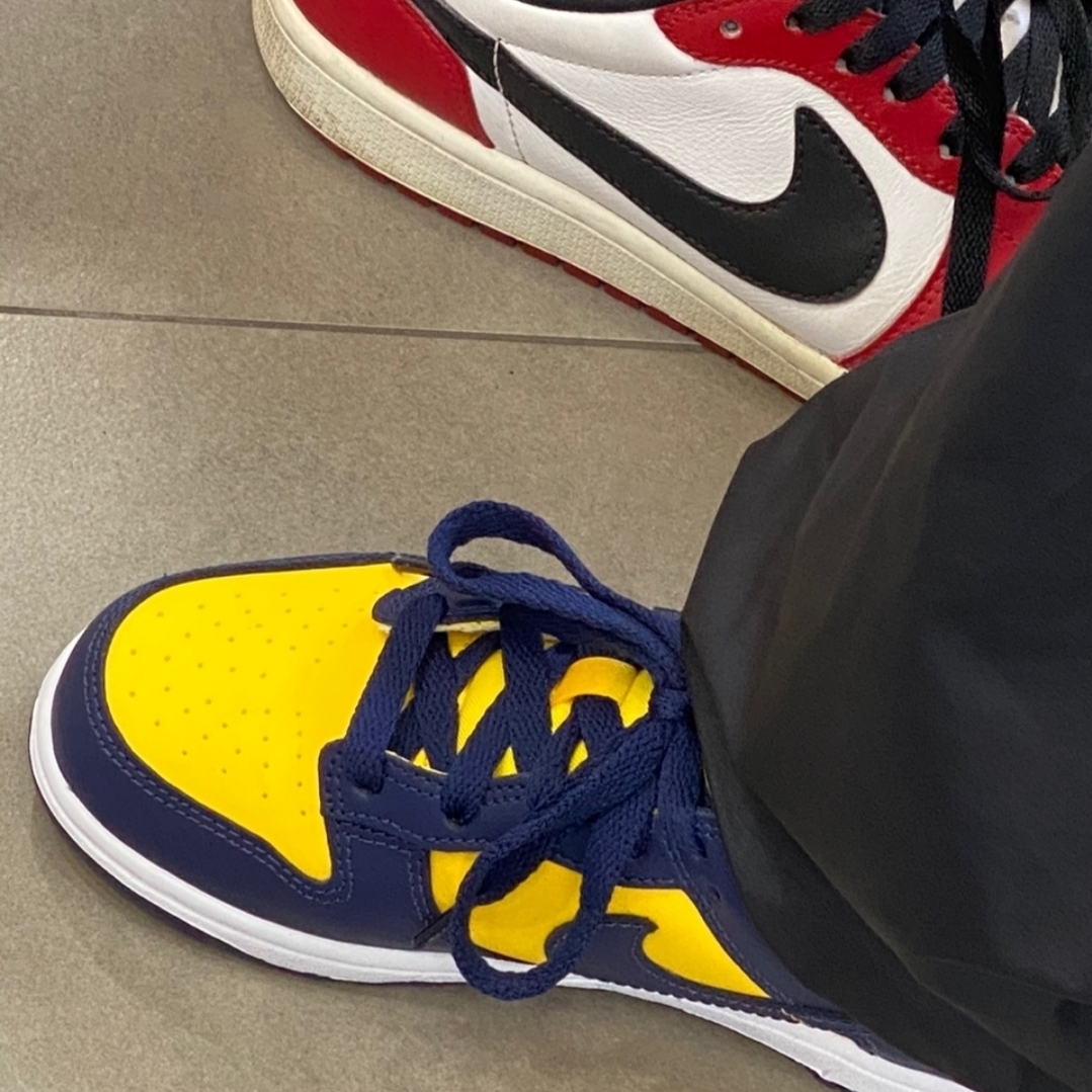(GS) Nike Dunk Low Varsity Maize, Jordan 1 Retro Low OG Chicago 2016 착용 스타일